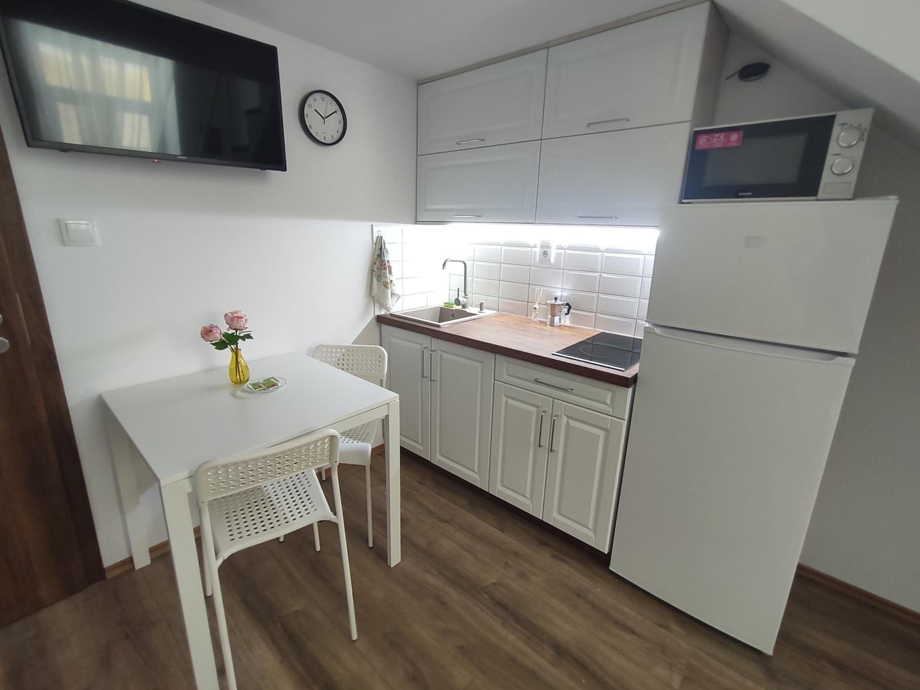 One-Bedroom Apartment - Photo 6