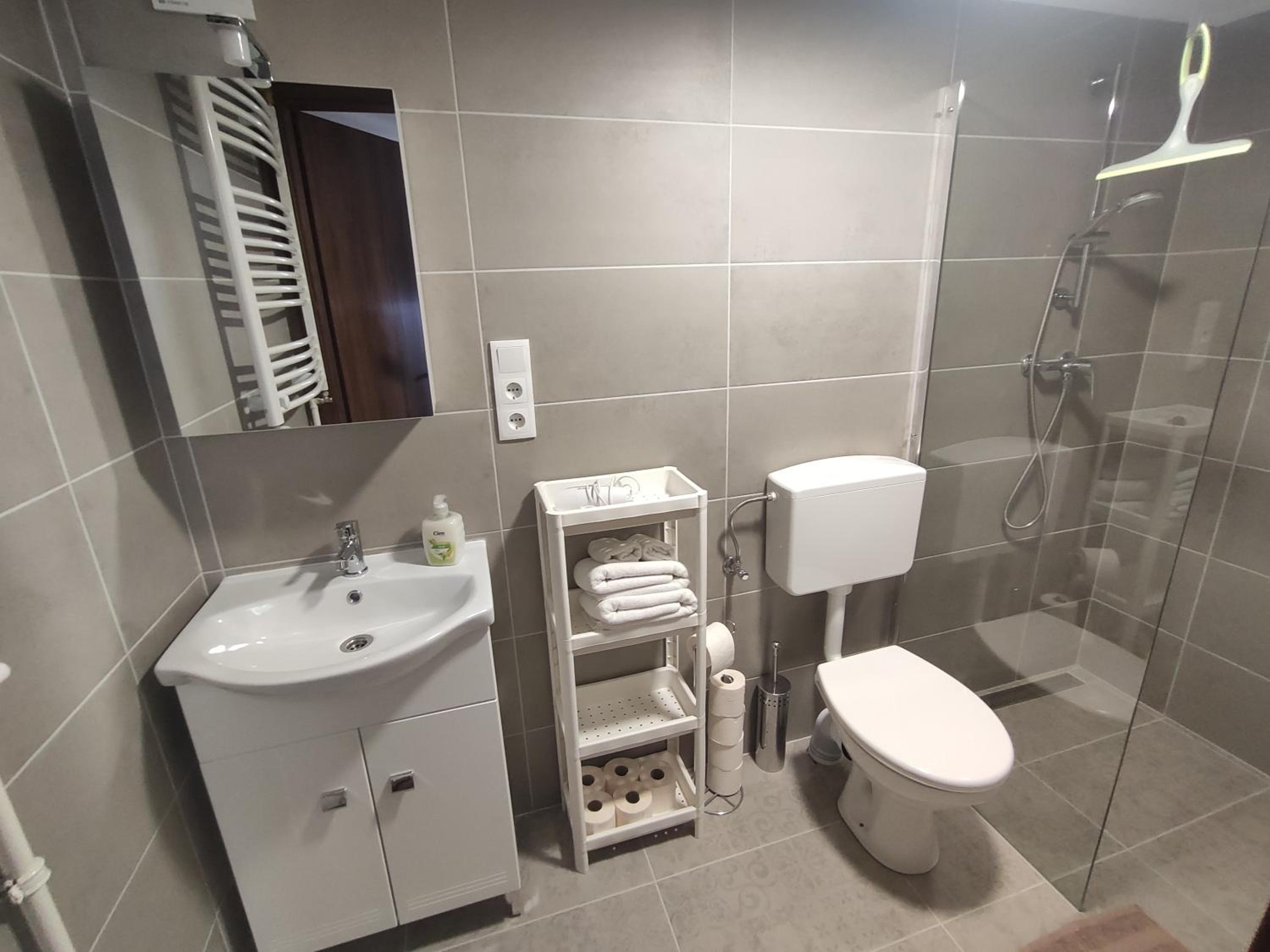 One-Bedroom Apartment - Photo 7