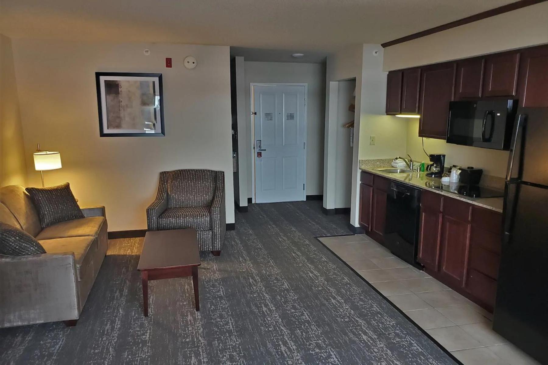 Deluxe Two Room Queen Suite - Disability Access - Non-Smoking  - Photo 3