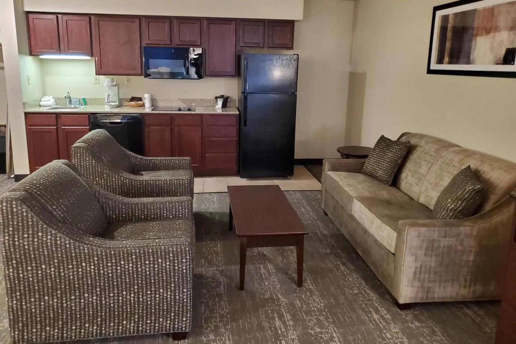 Deluxe King Suite - Photo 5