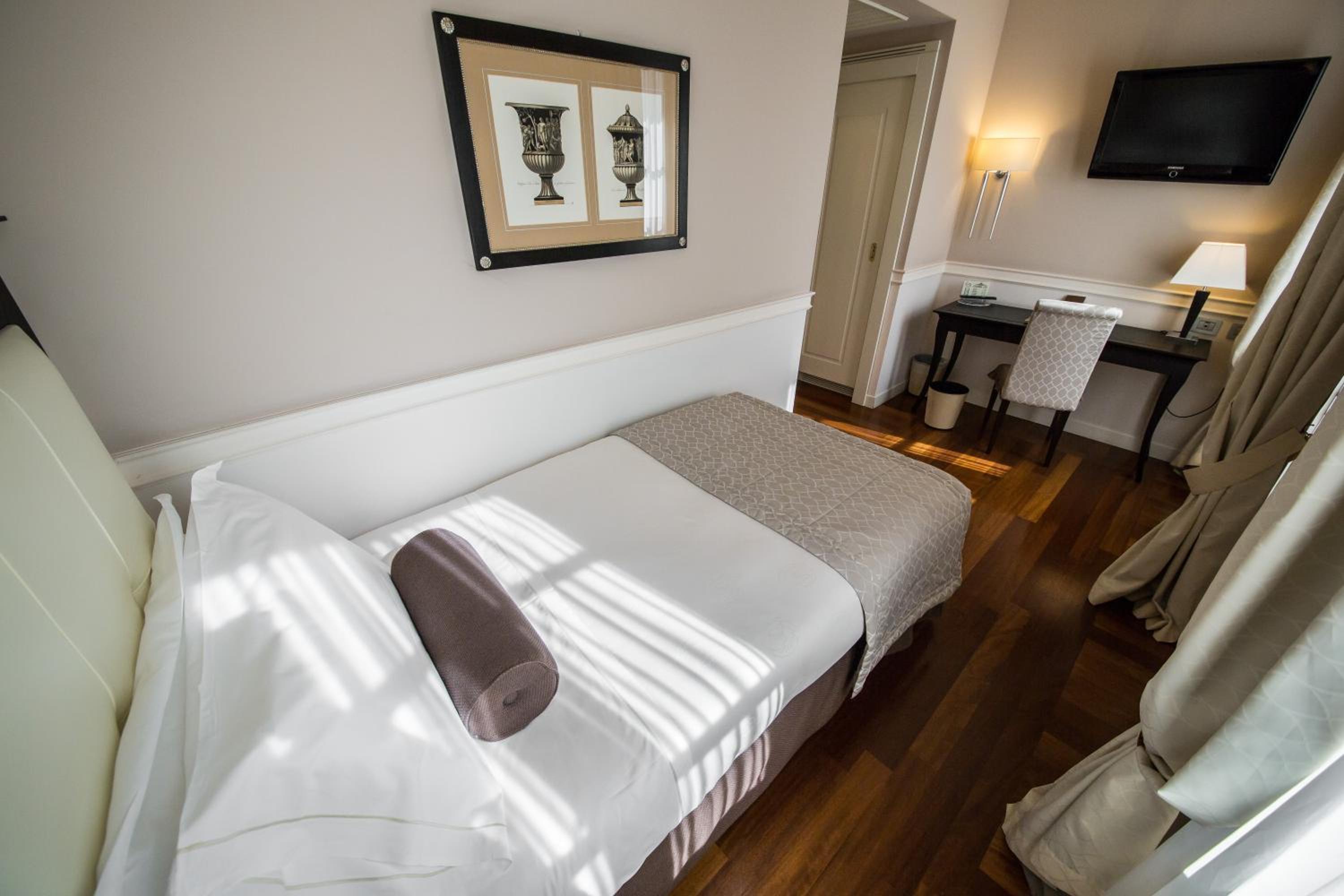 Single Room photo 2
