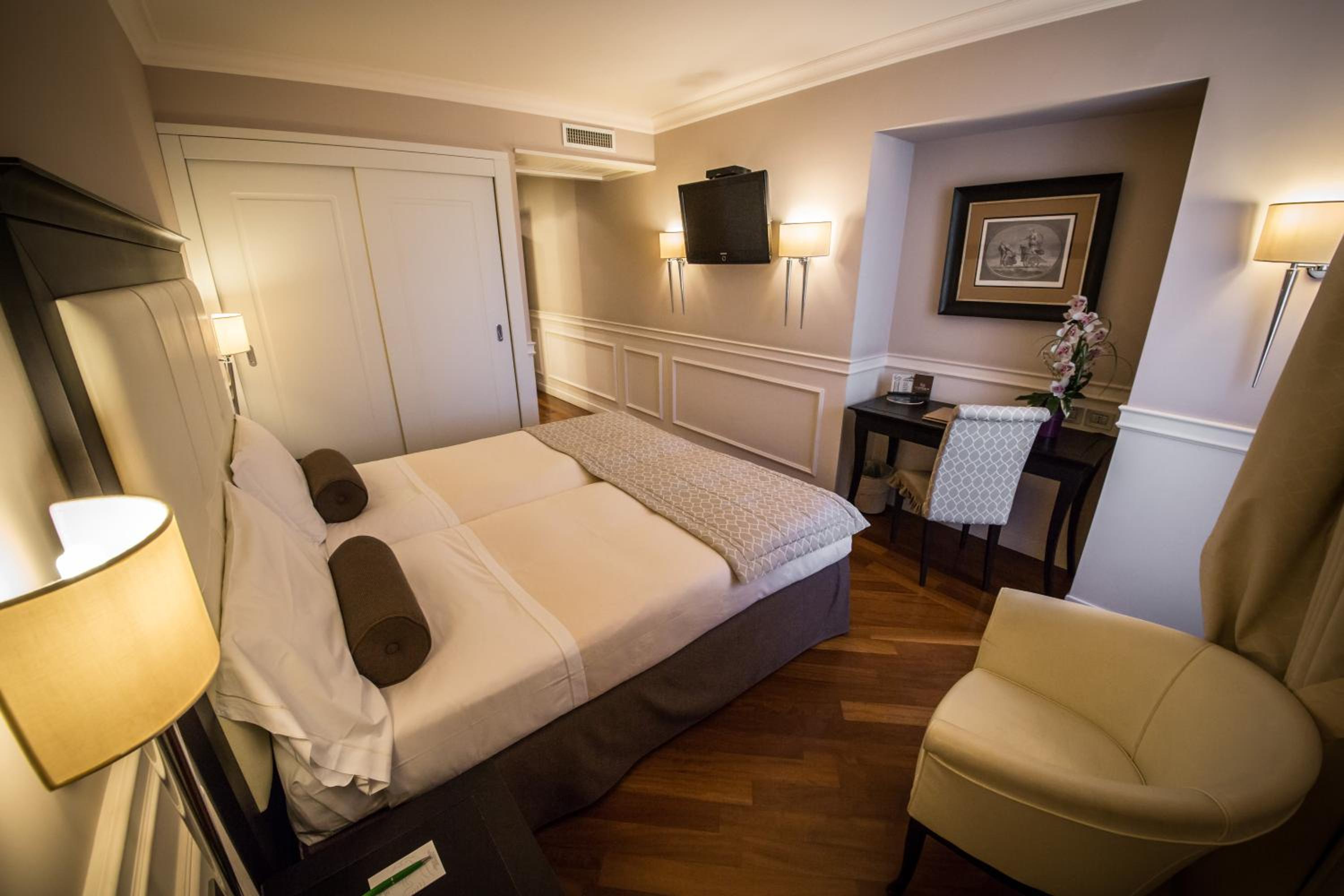 Classic Double or Twin Room - Photo 4