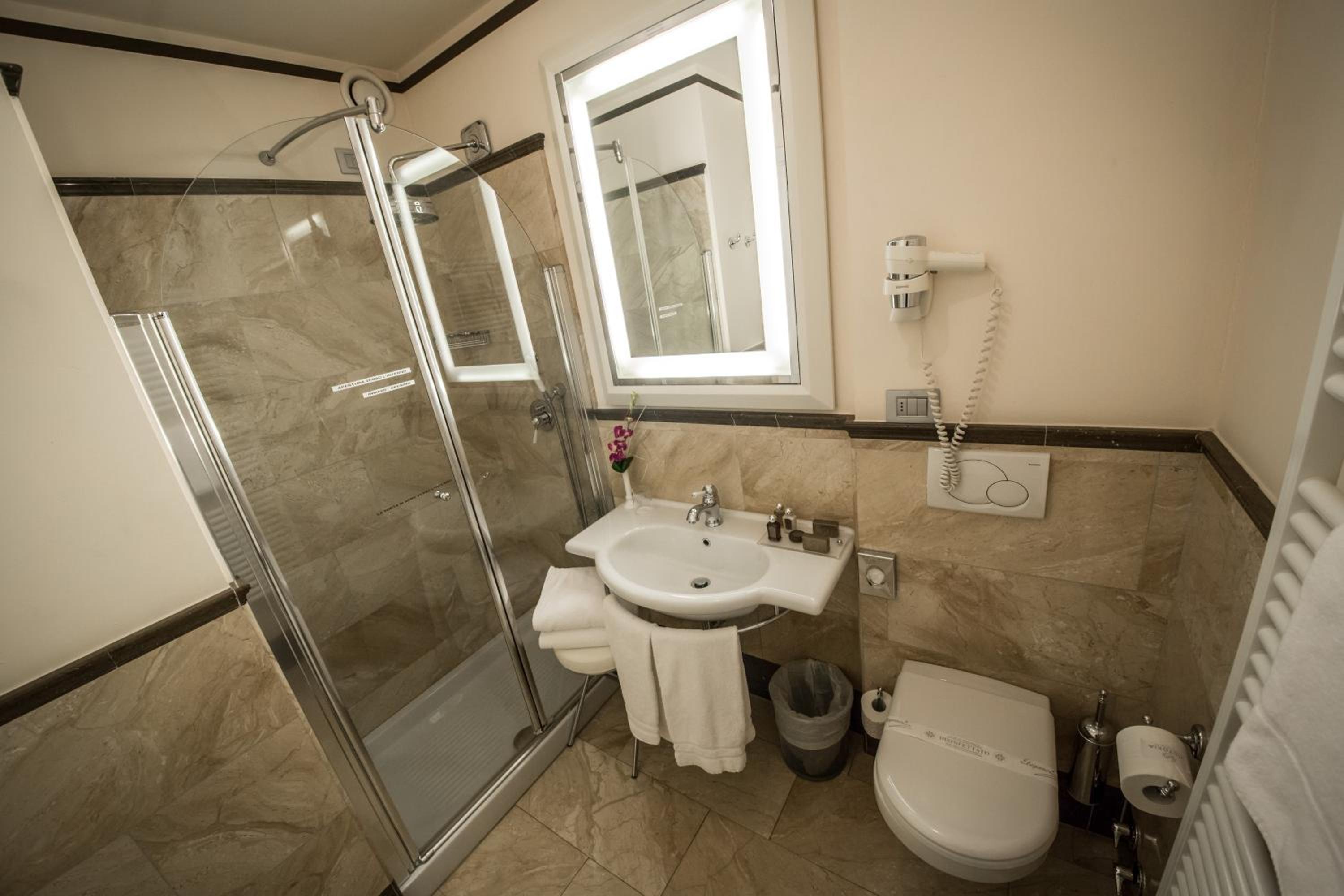 Classic Double or Twin Room - Photo 3