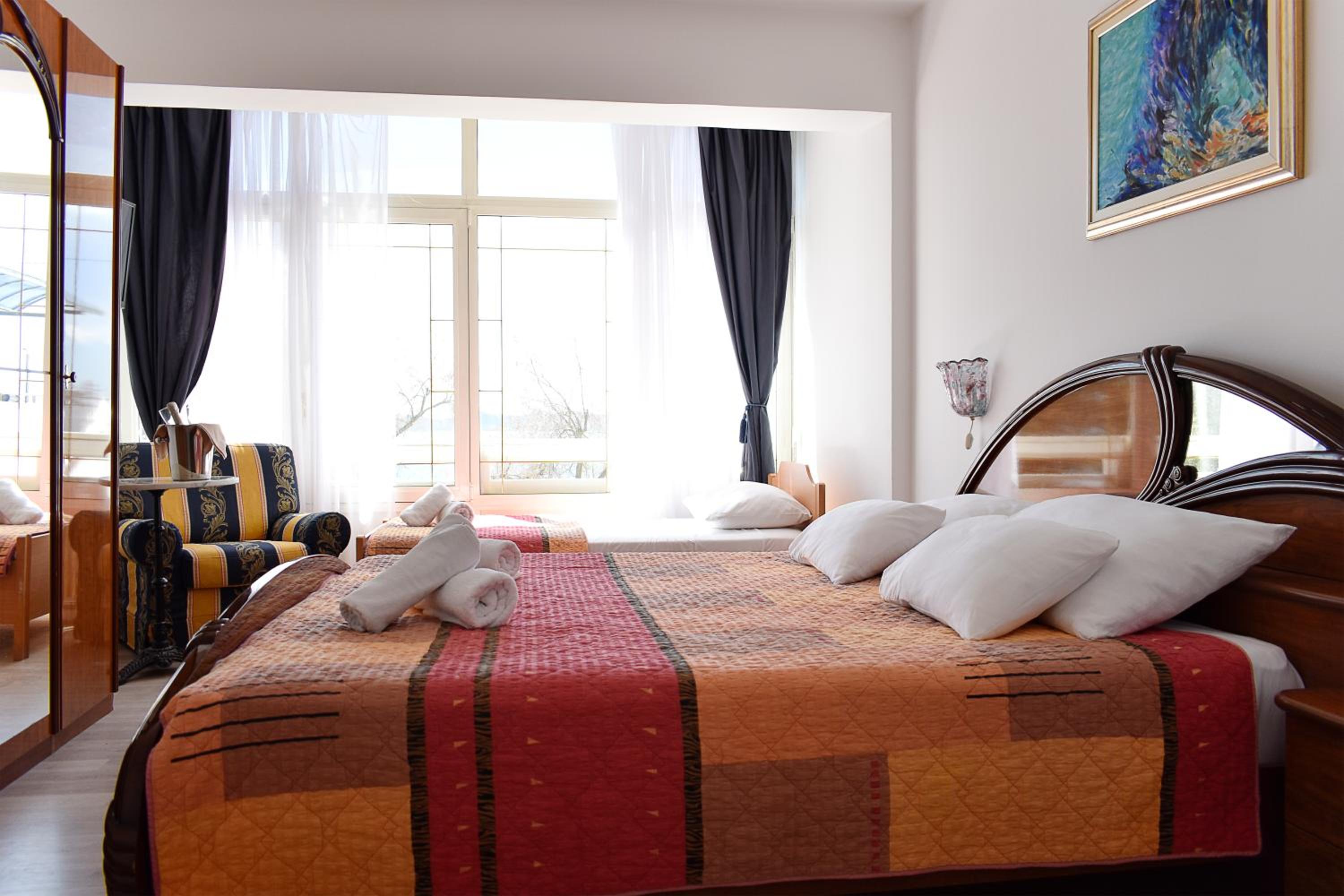 Standard Triple Room with Sea View - Photo 3