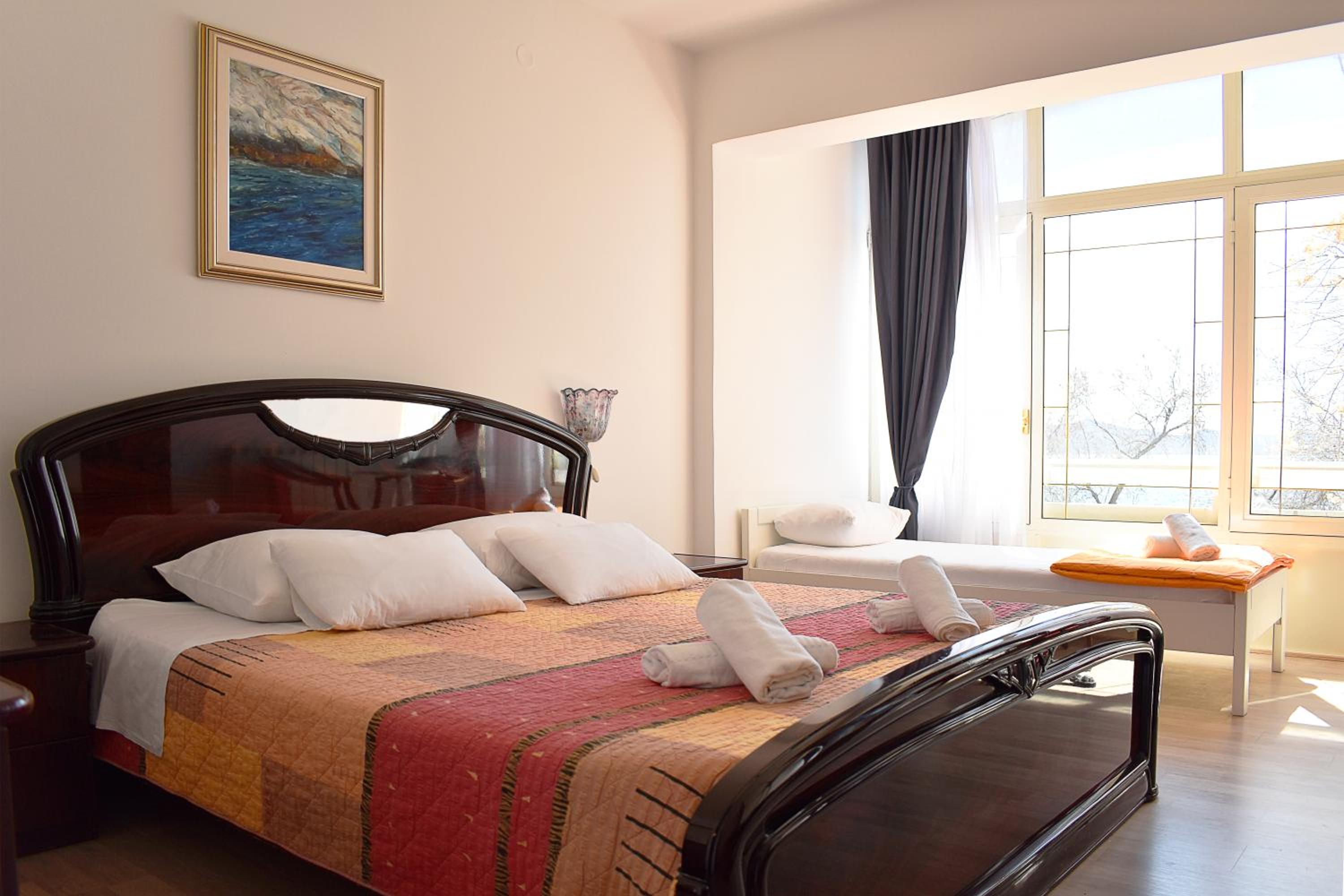 Standard Triple Room with Sea View - Photo 4