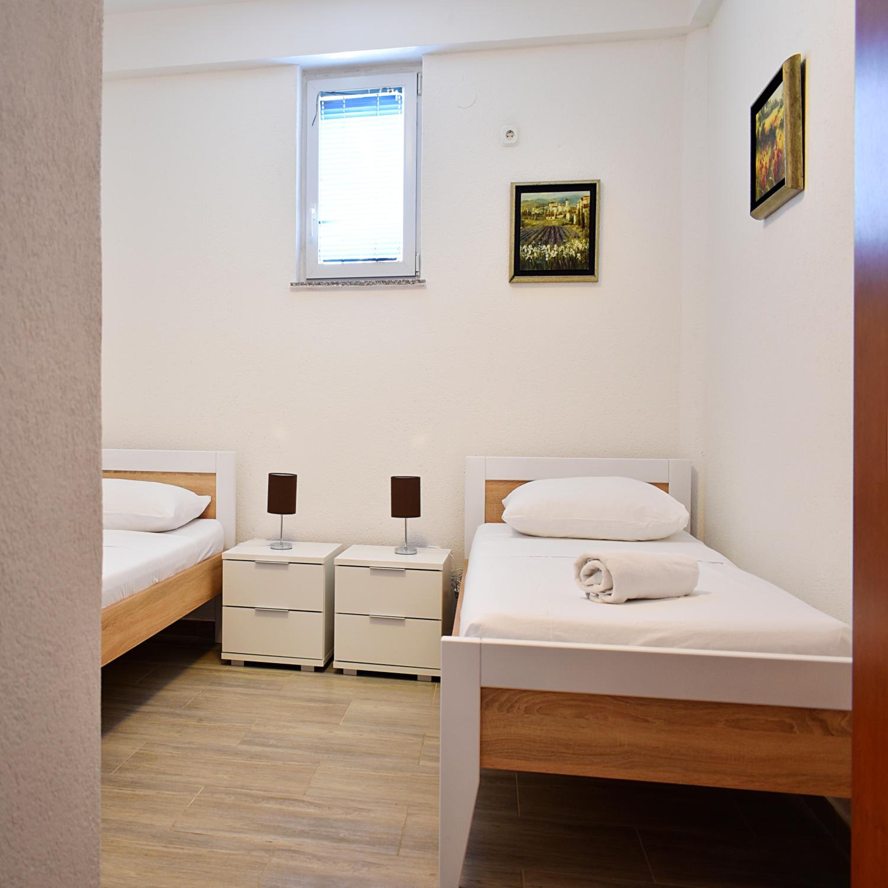 Twin Room - Photo 2
