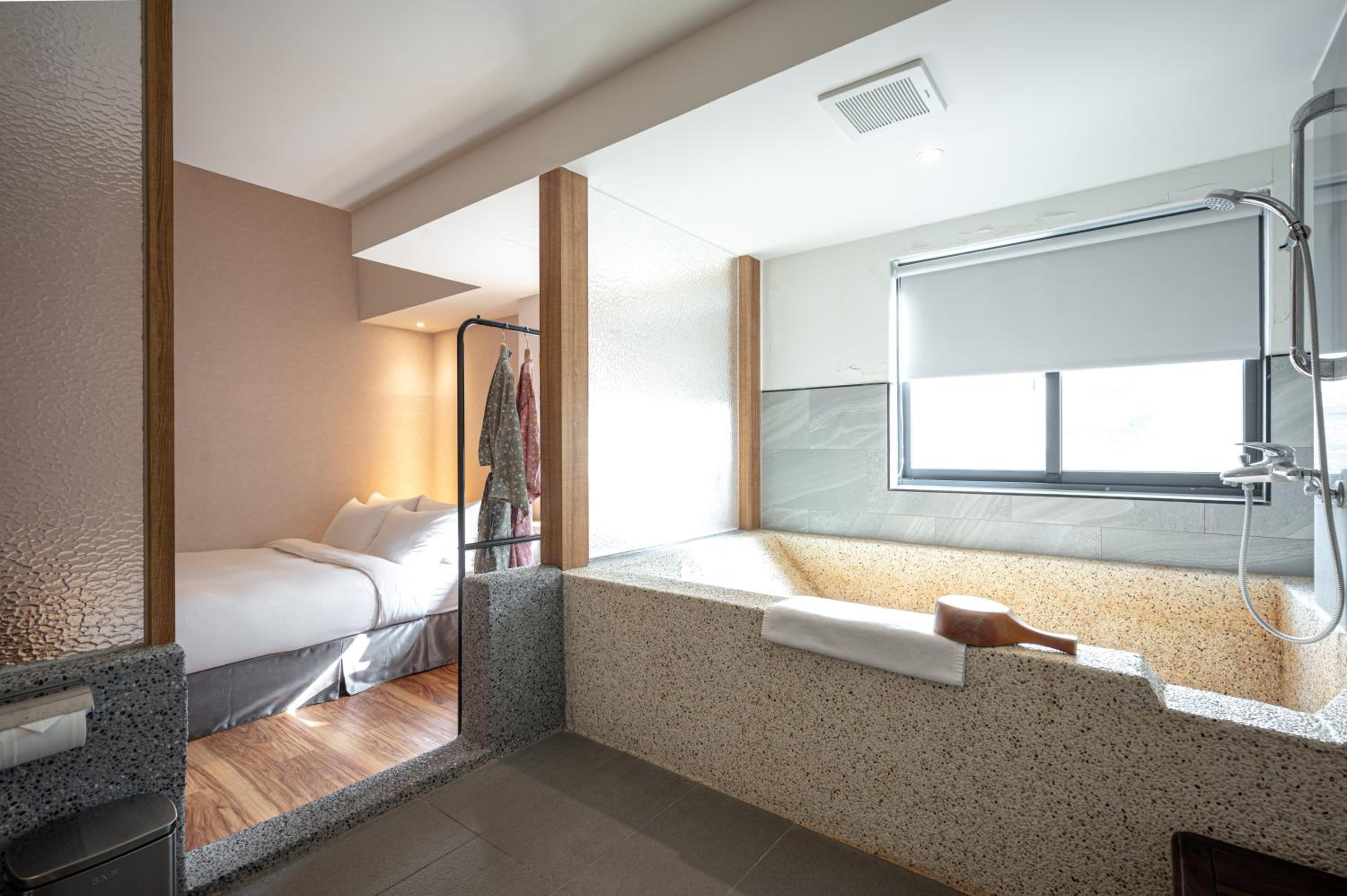 Suite with City View - Photo 6