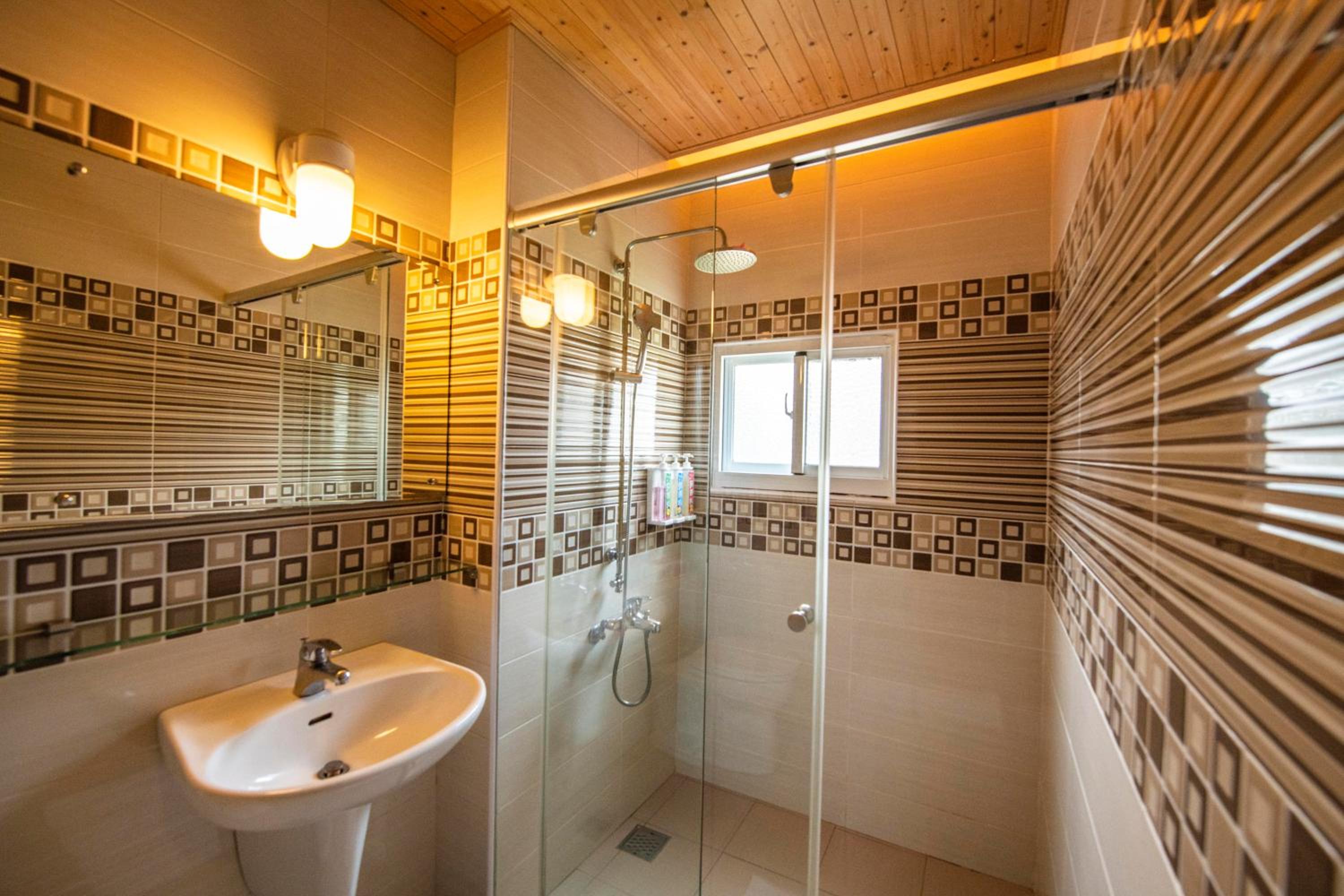 Deluxe Quadruple Room with Balcony and Sea View photo 2
