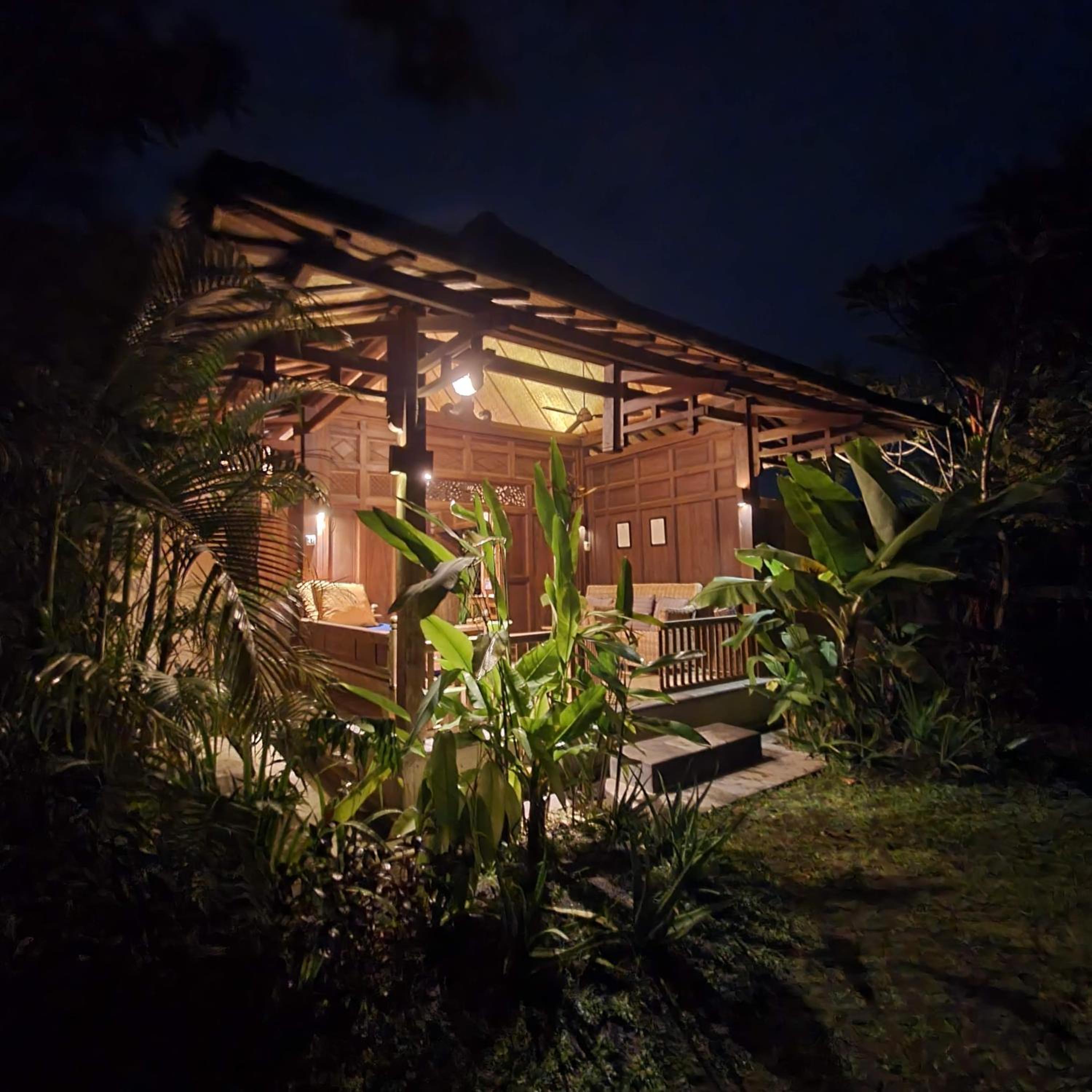 Deluxe Bungalow with Garden View - Photo 8