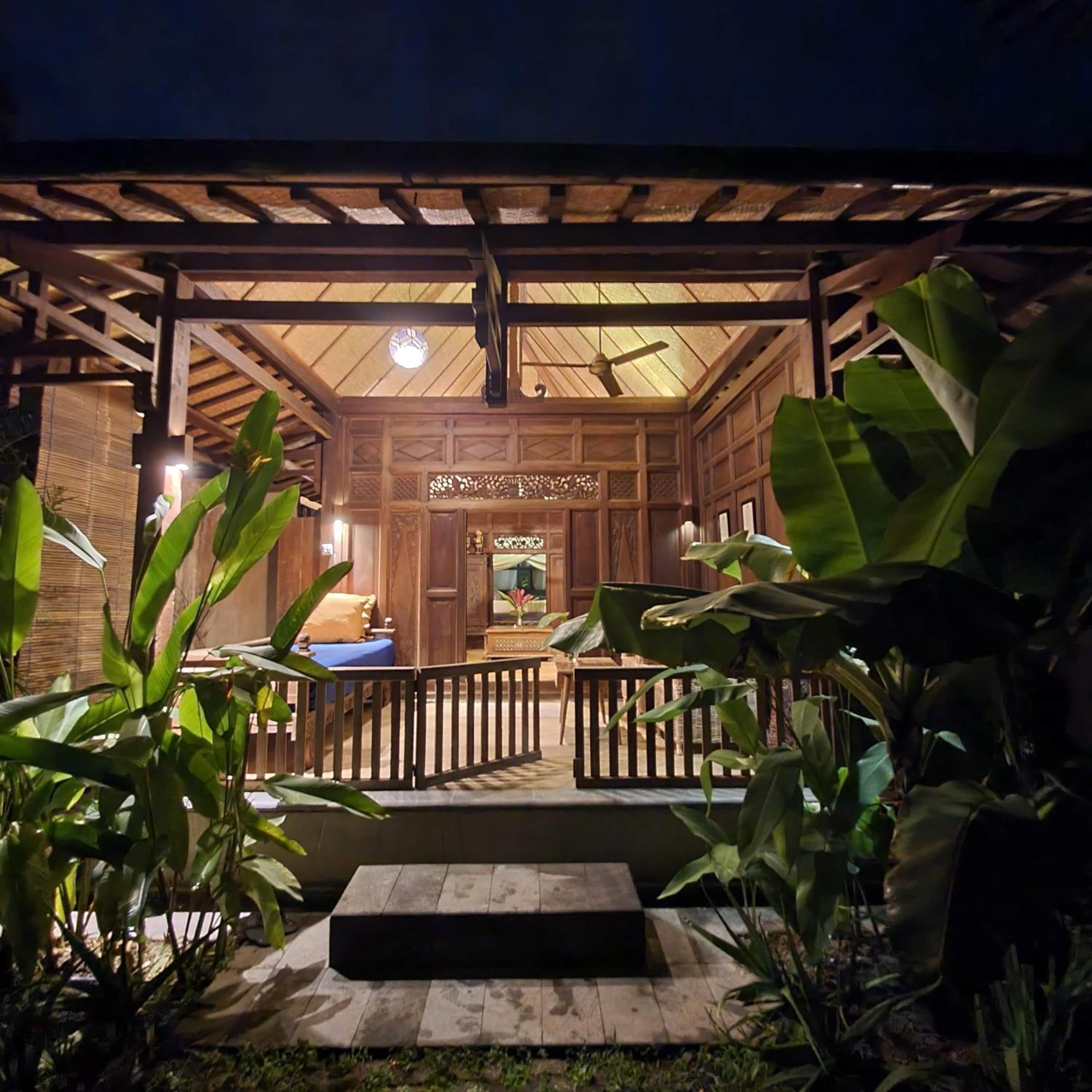 Deluxe Bungalow with Garden View - Photo 11