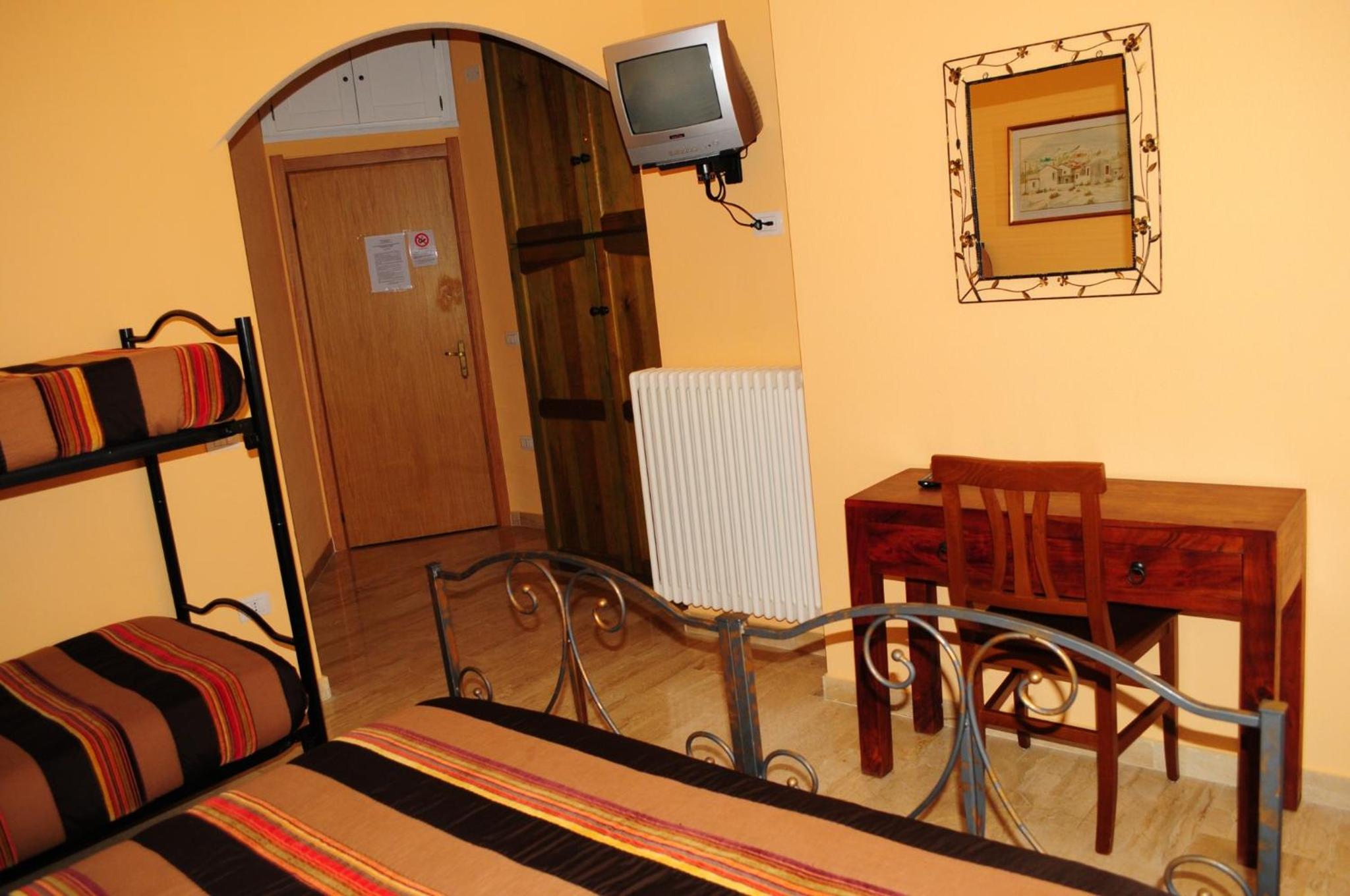 Quadruple Room - Photo 2
