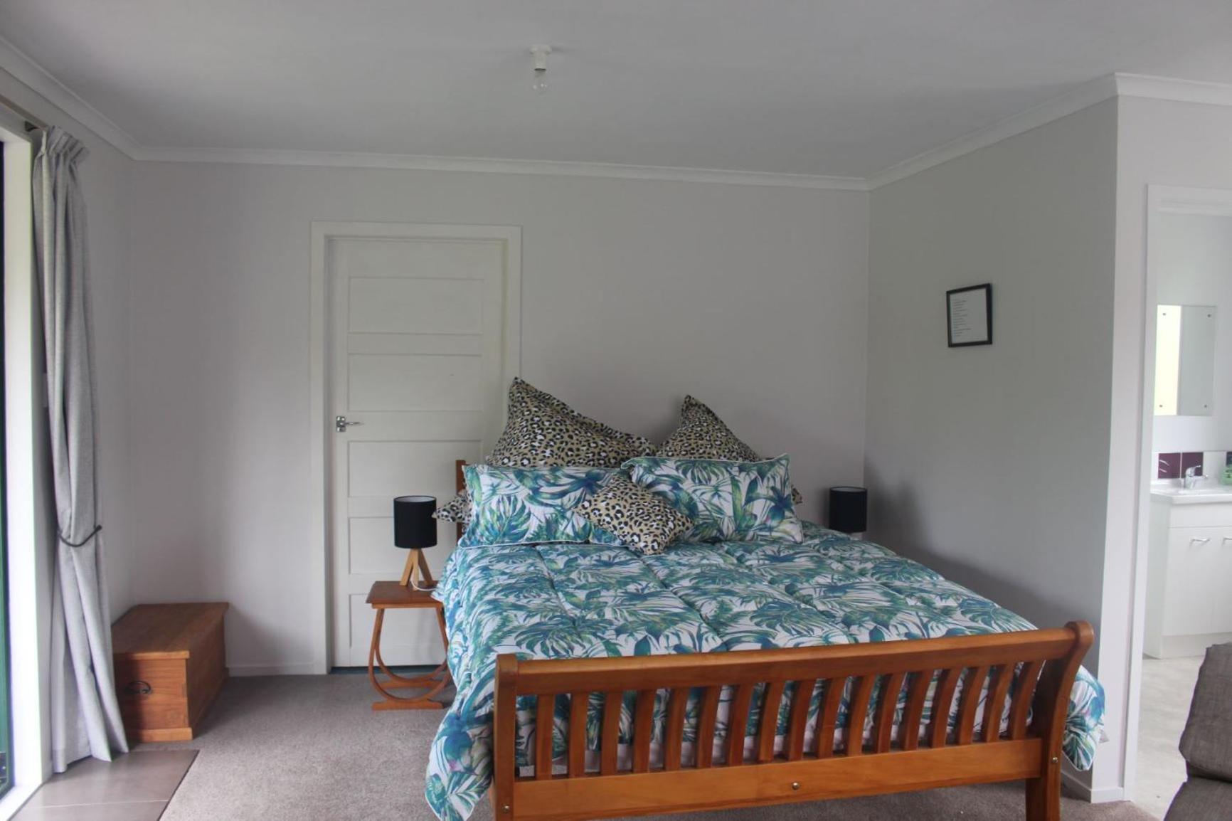 Queen Room with Garden View - Photo 2