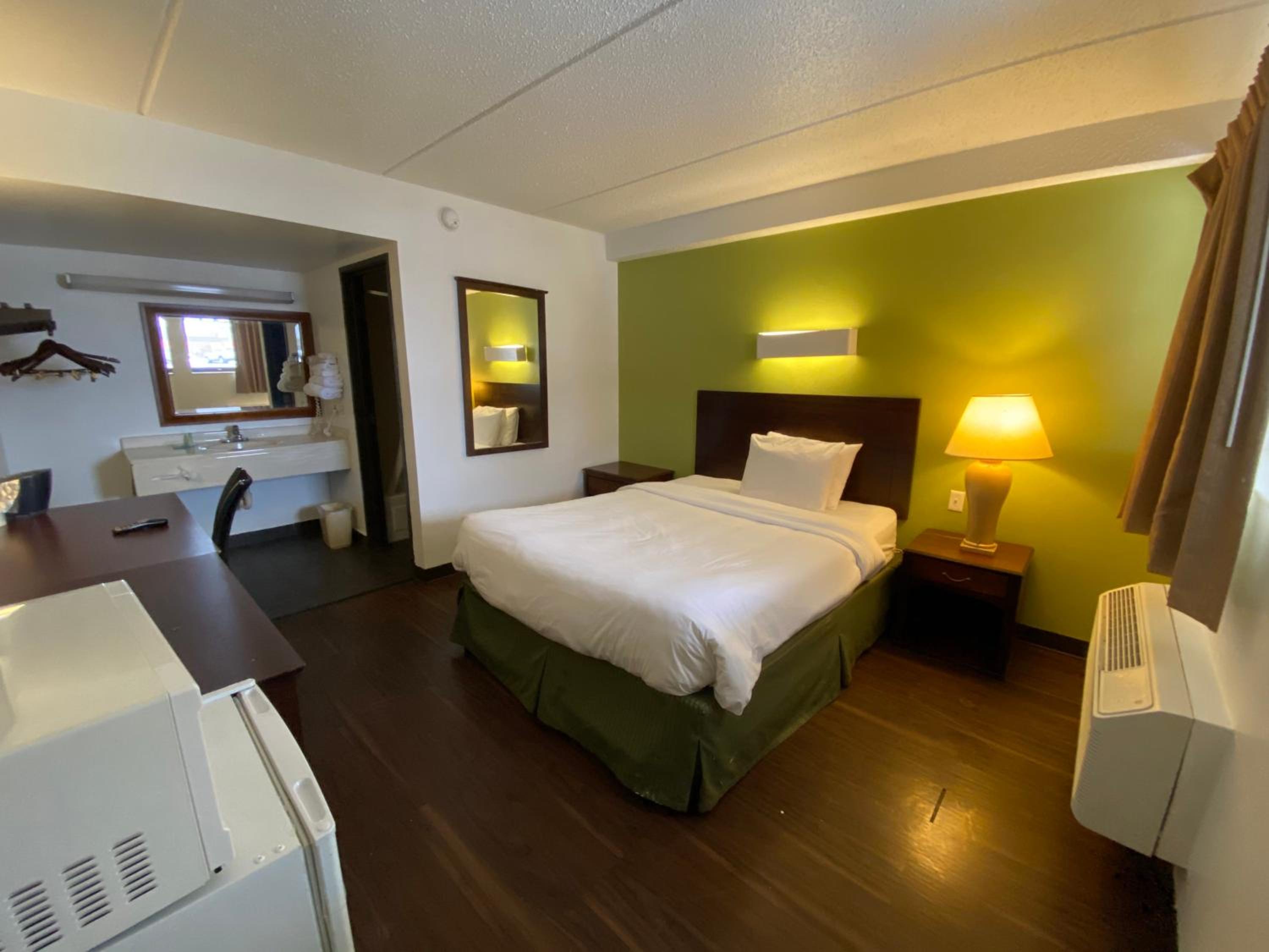 Deluxe Queen Room - Non-Smoking
