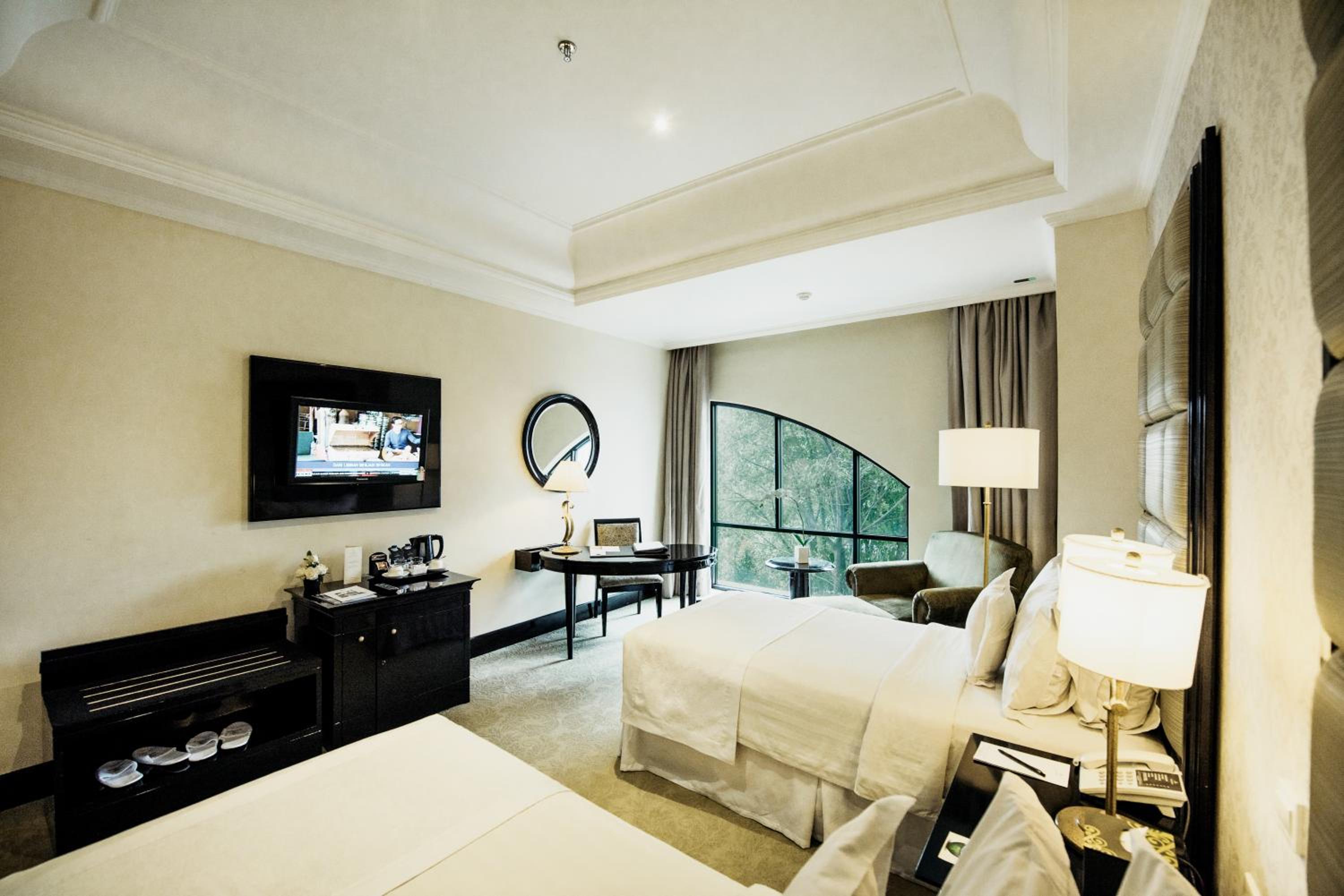 Premier Twin Room - Photo 4