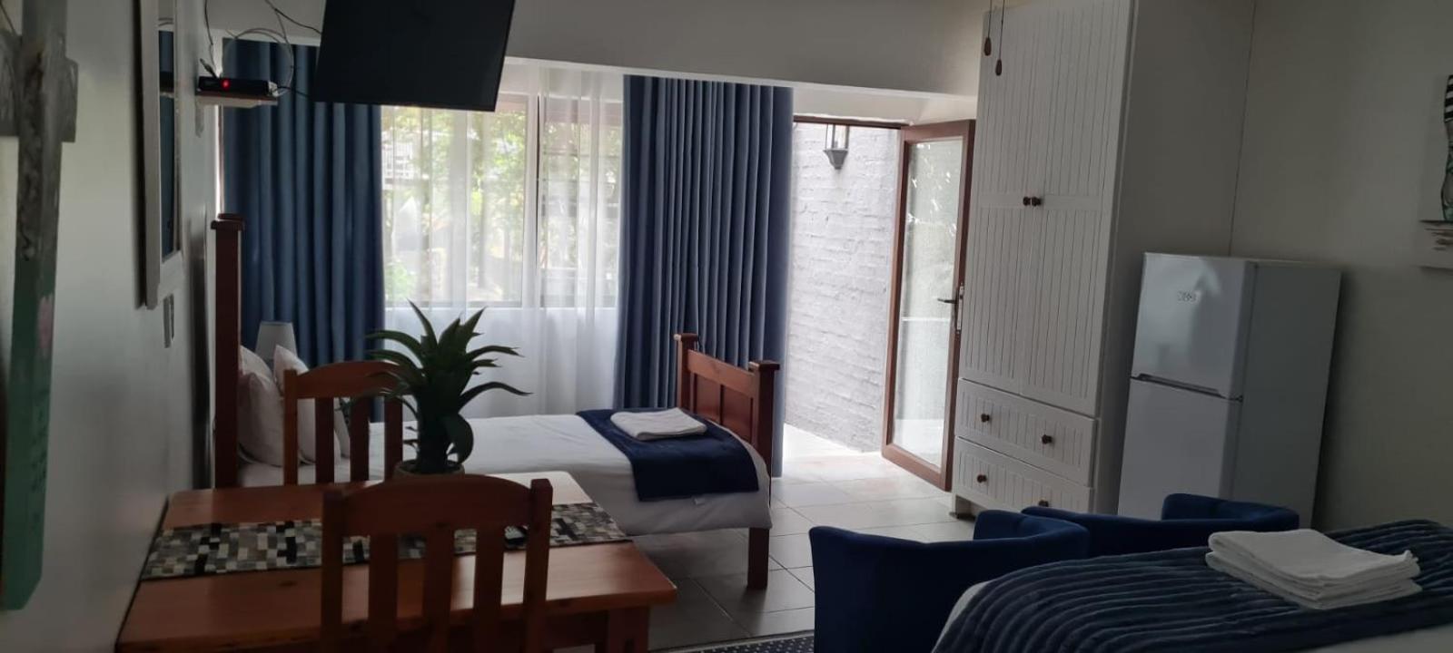 Deluxe Queen Room with Garden View photo 3