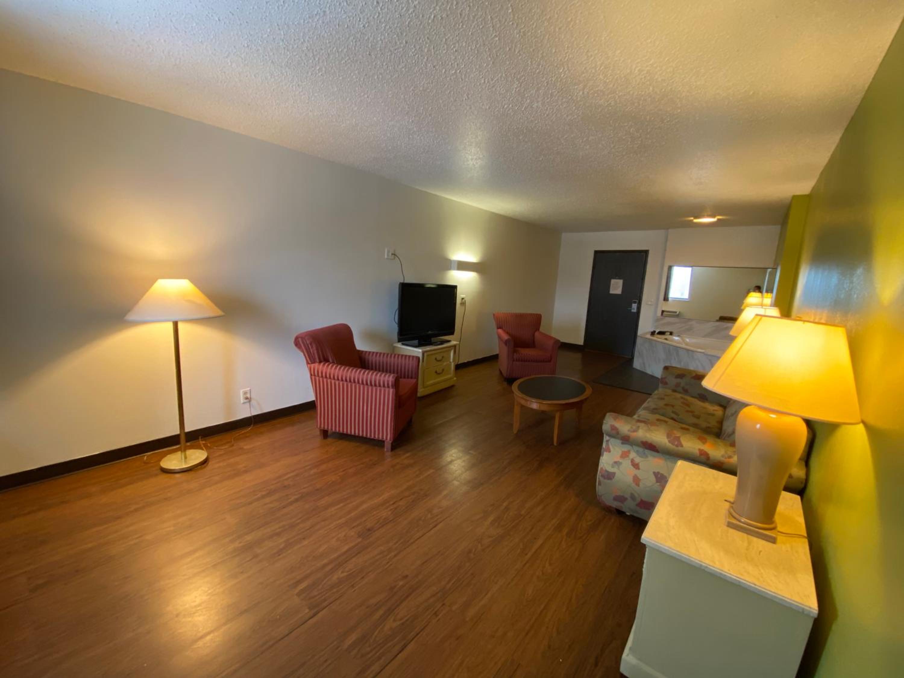 King Suite with Spa Bath - Non-Smoking