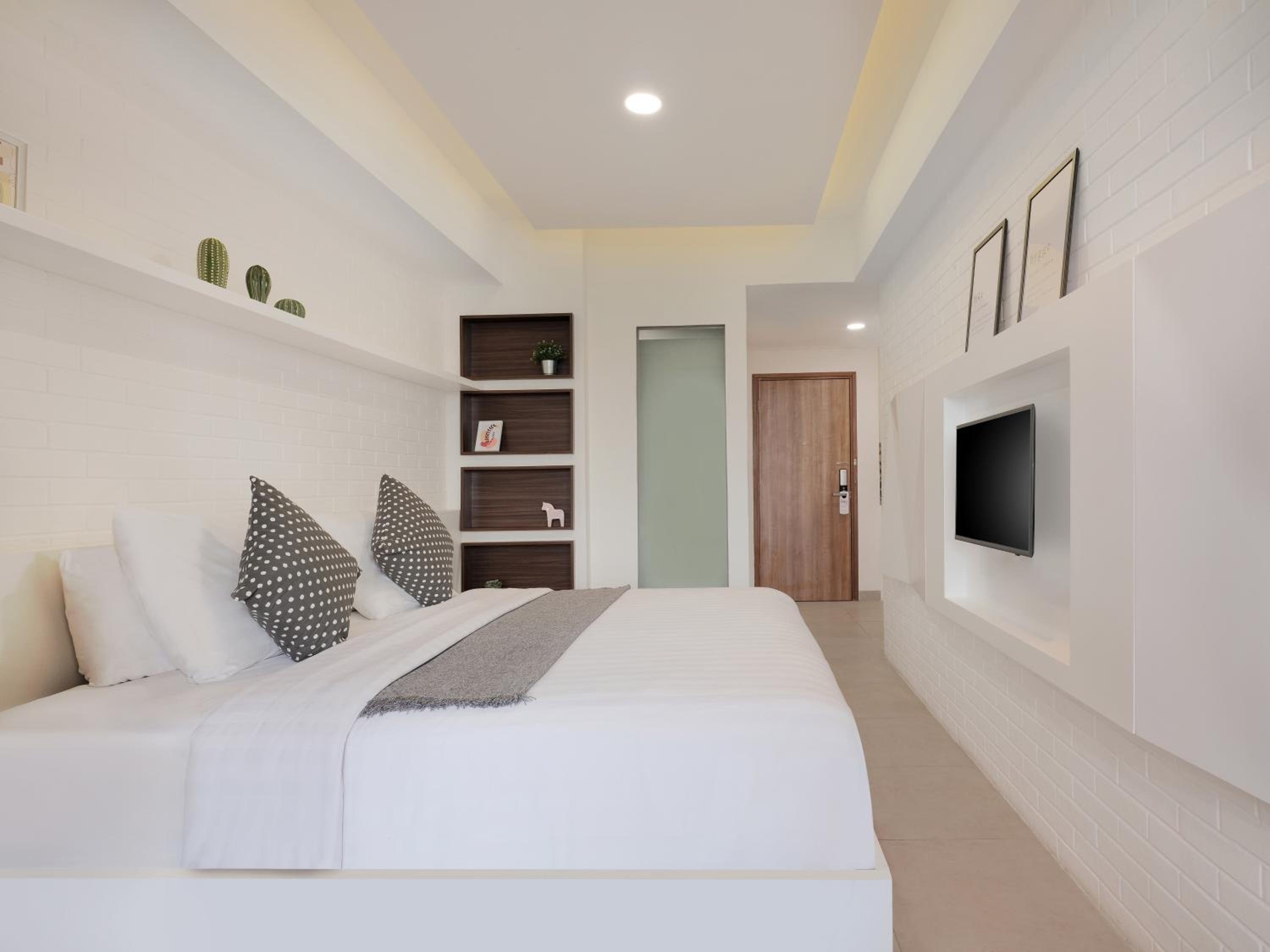Deluxe King Room - Photo 3