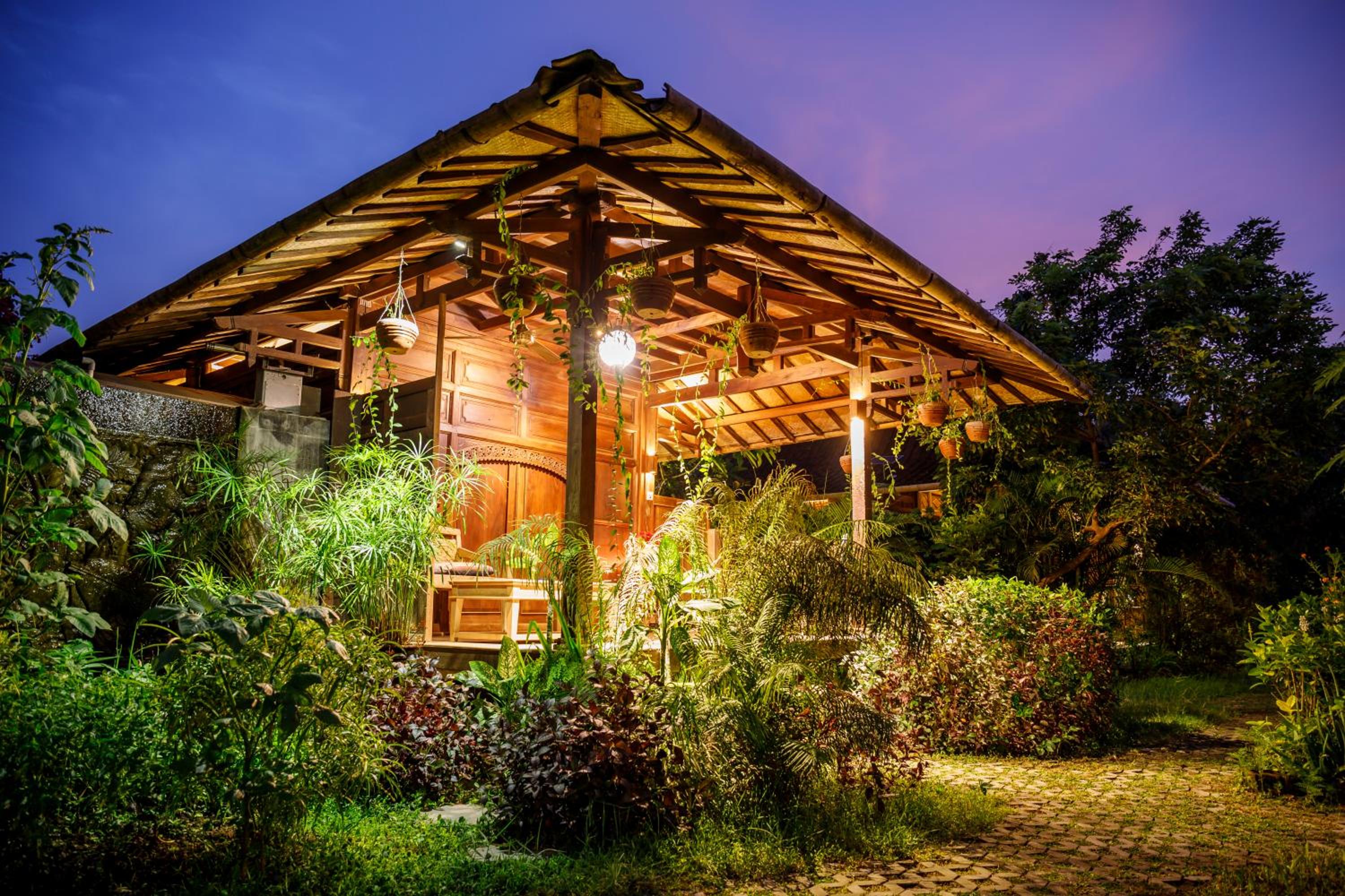 Bungalow with Garden View - Photo 13