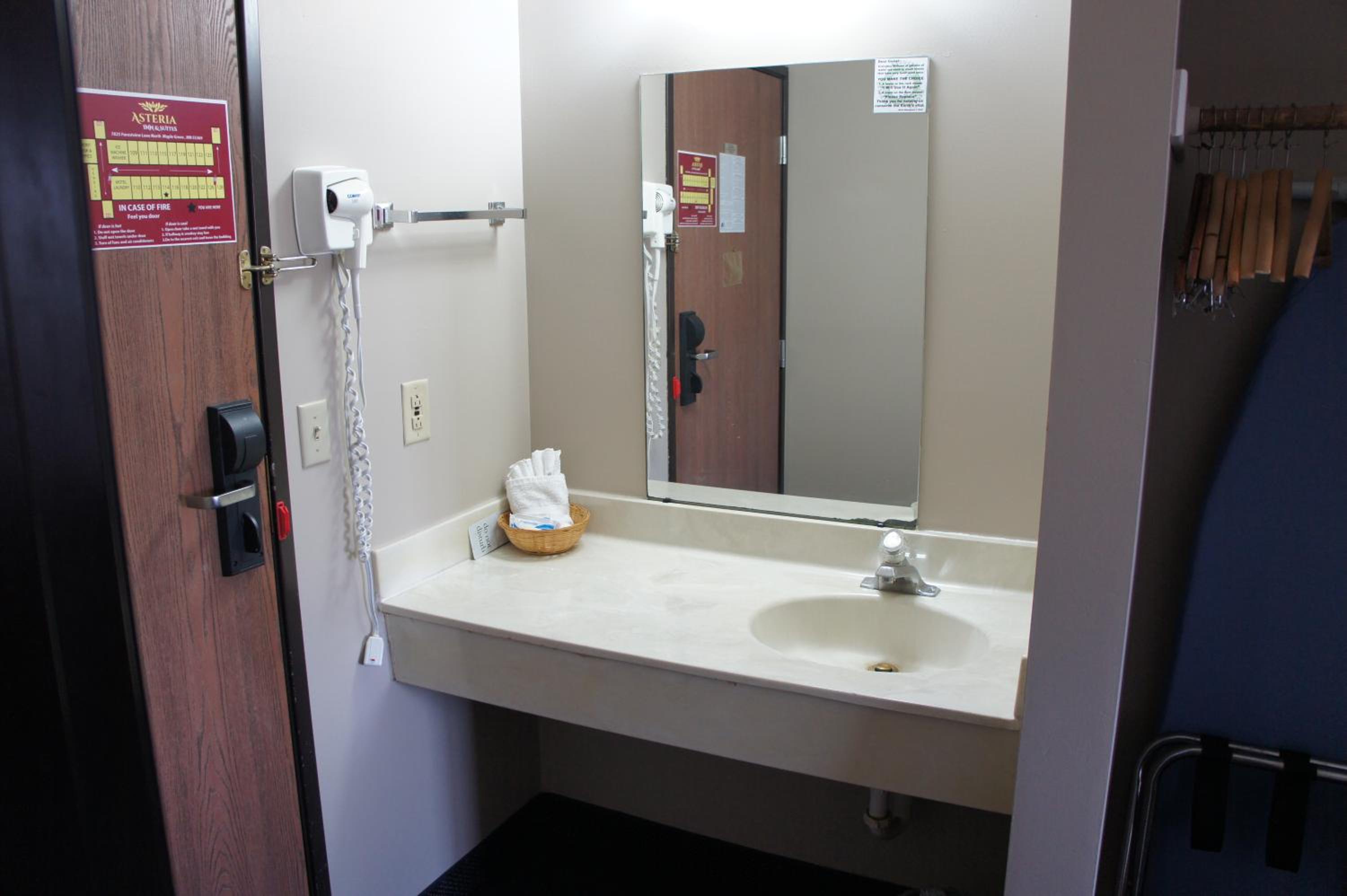 Double Room with Two Double Beds - Non-Smoking - Photo 8