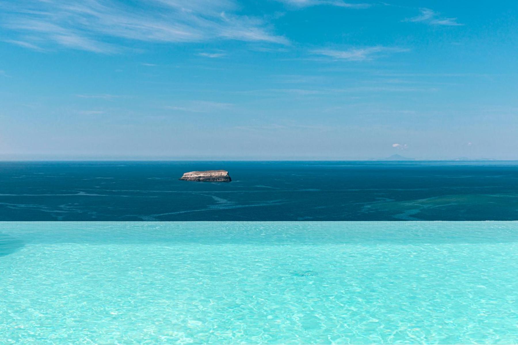 Villa with Private Pool - Photo 8