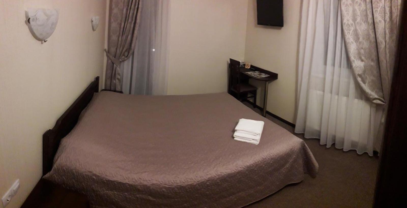 Budget Double Room photo 3