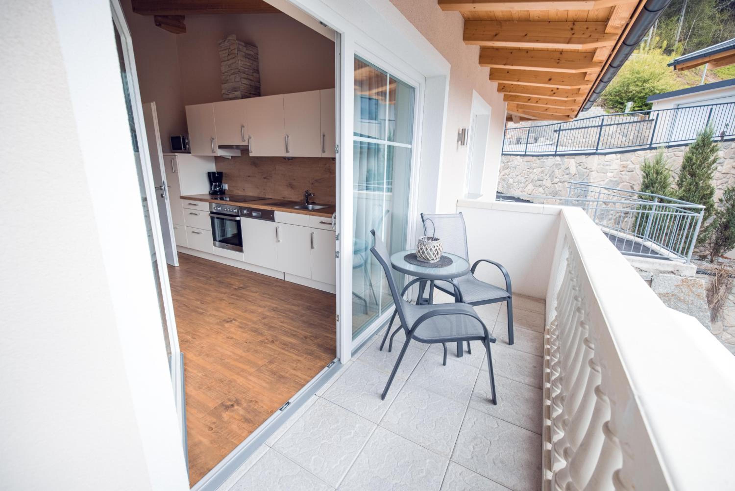 Two-Bedroom Apartment with Balcony photo 3