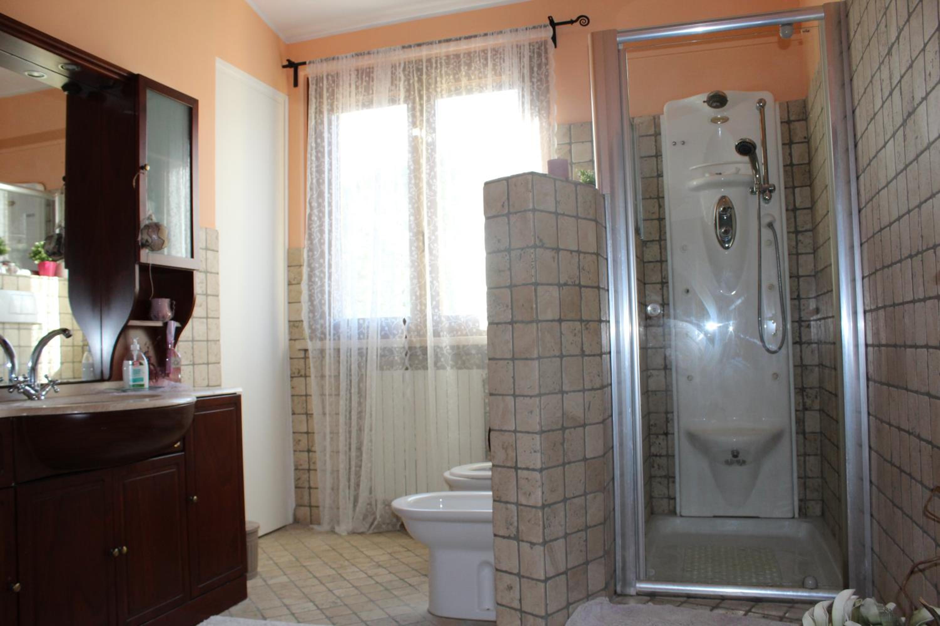 Double Room - Photo 5