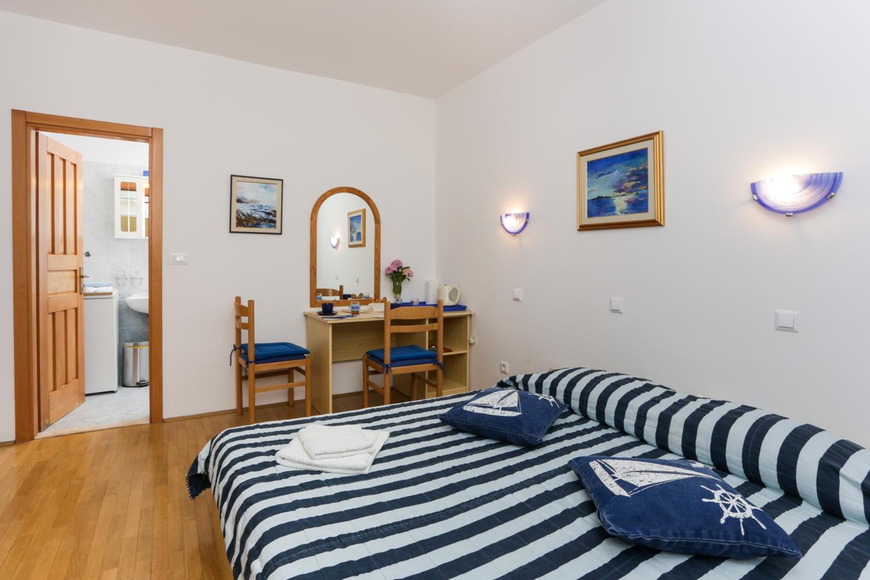 Double or Twin Room with Garden View photo 1