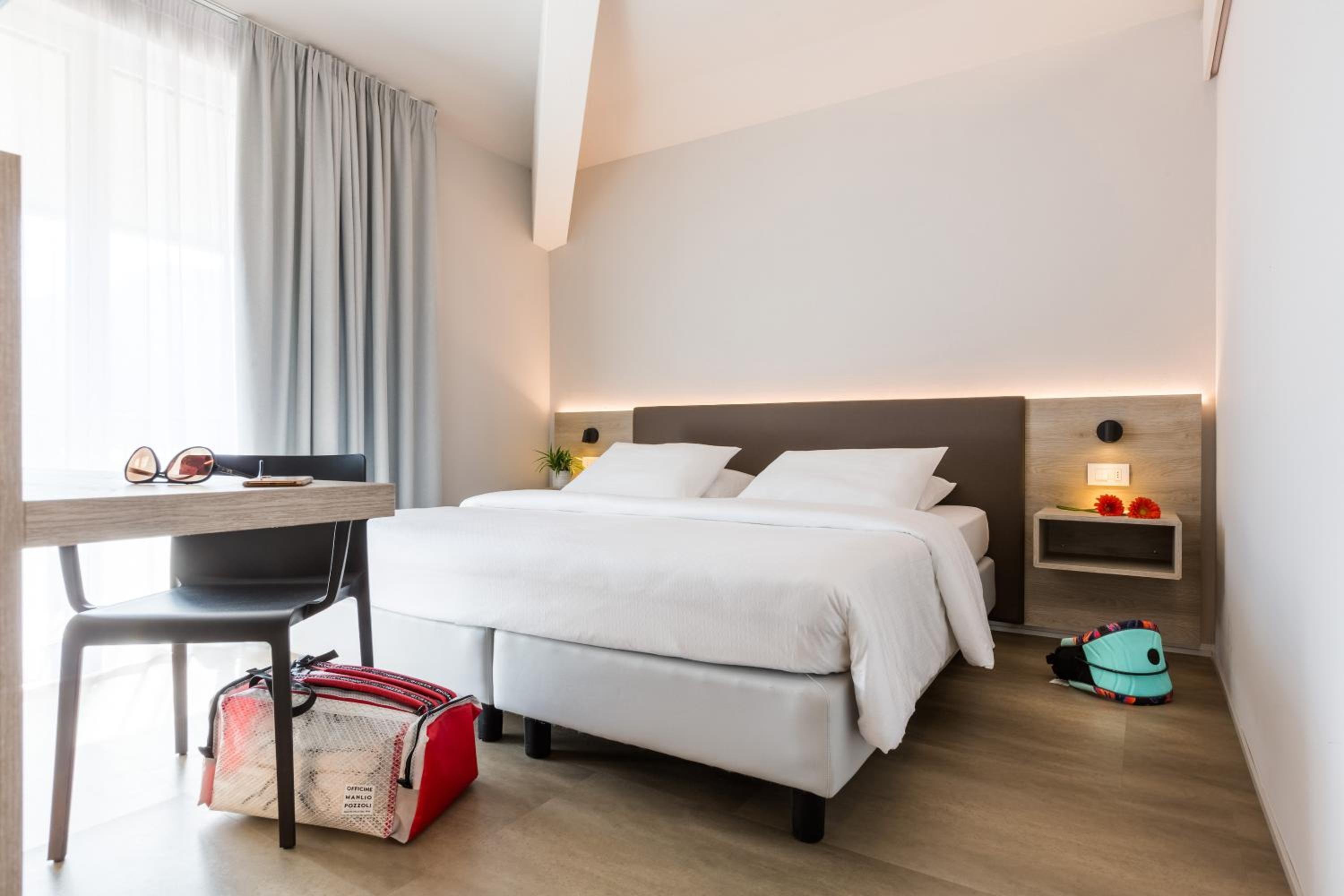 Economy Double Room - Photo 8