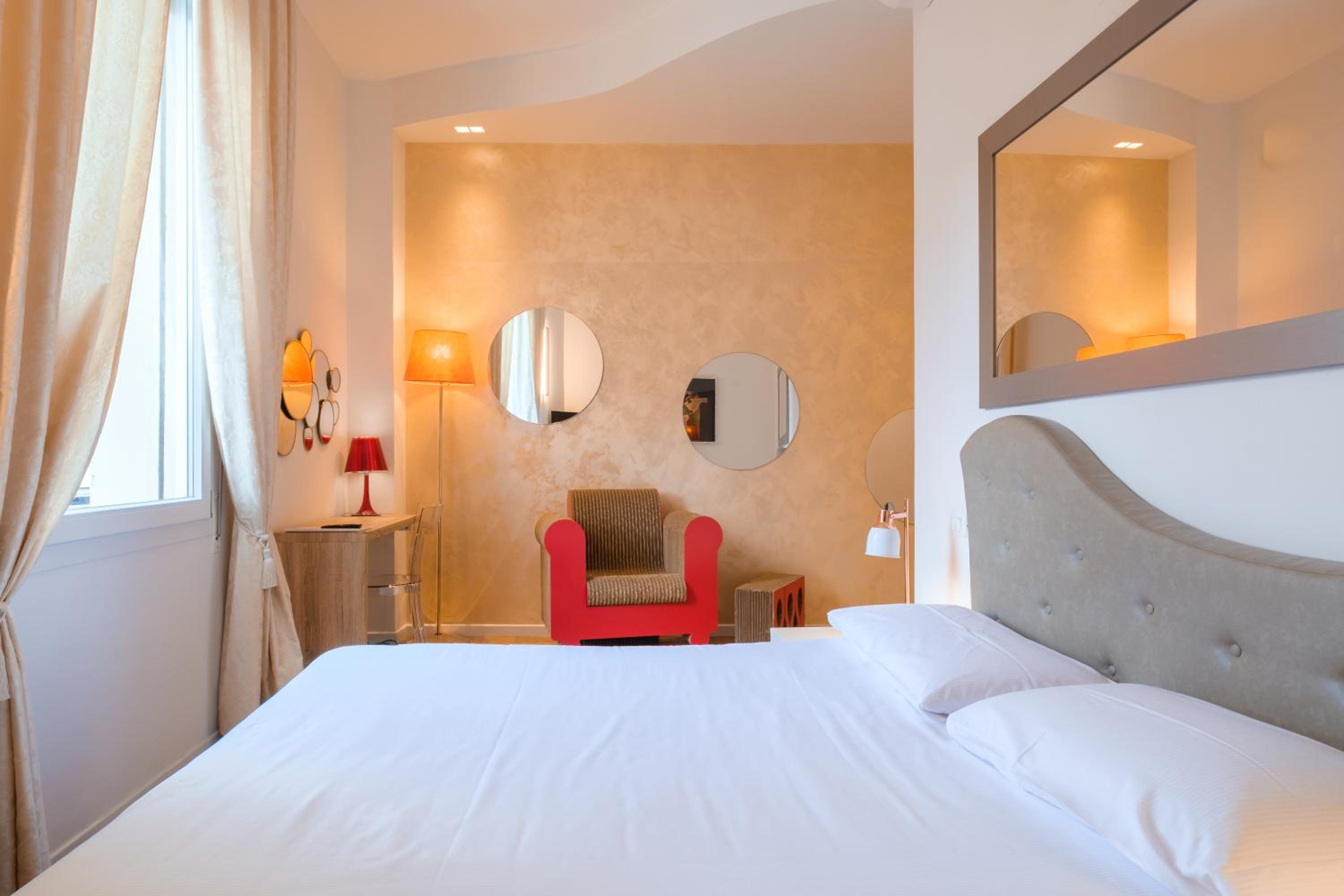Deluxe Junior Suite - Photo 1