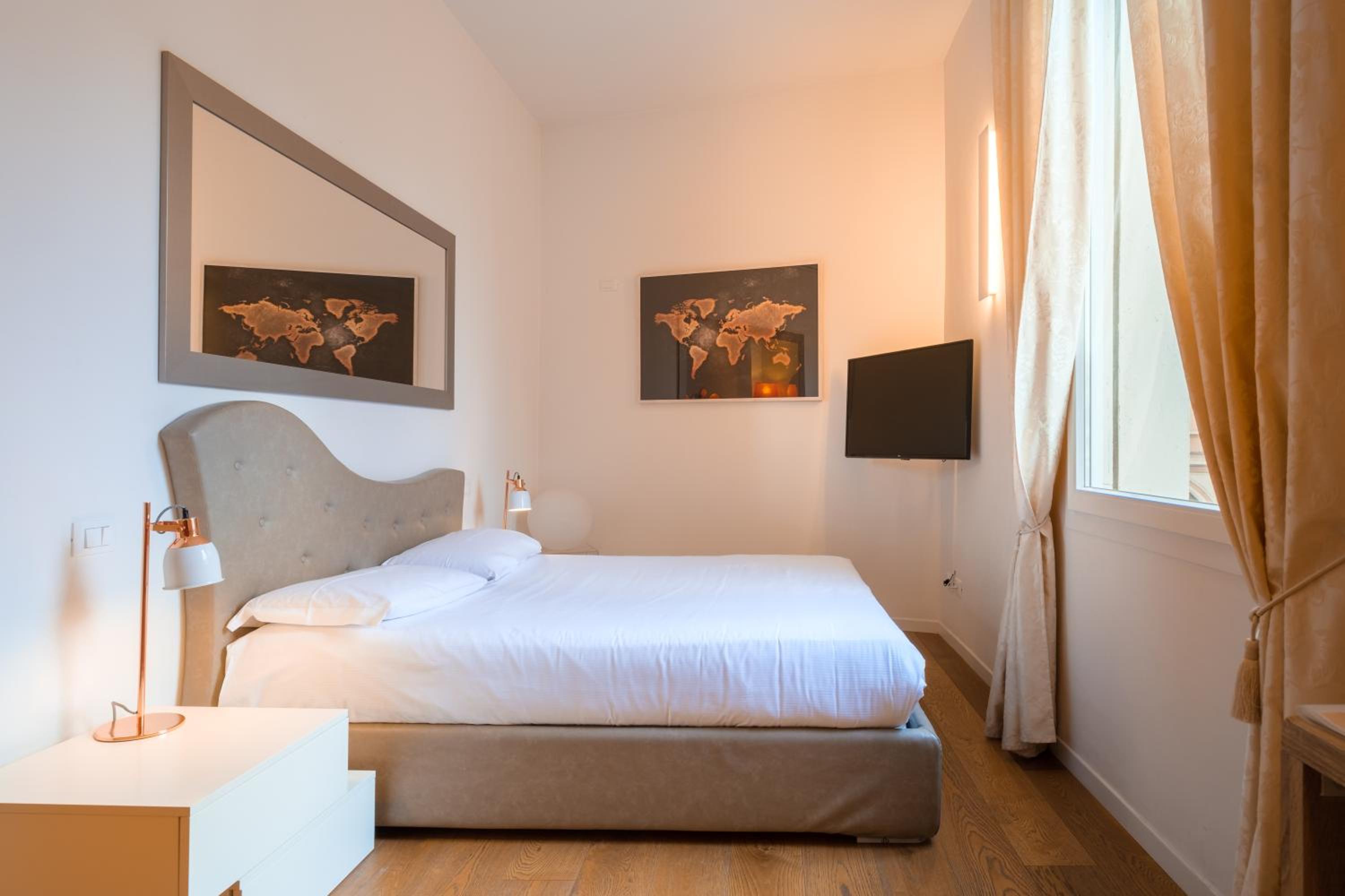 Deluxe Junior Suite - Photo 12