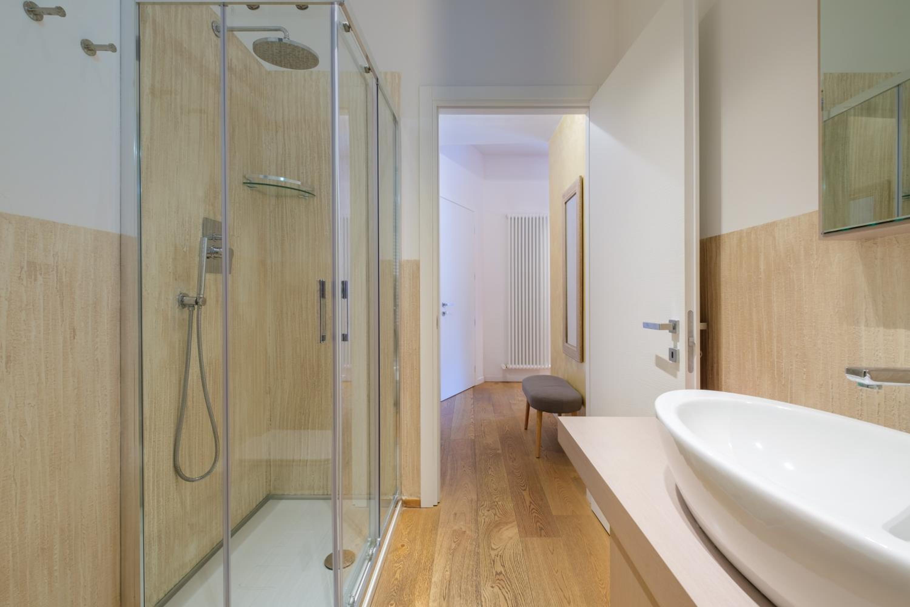 Deluxe Junior Suite - Photo 10