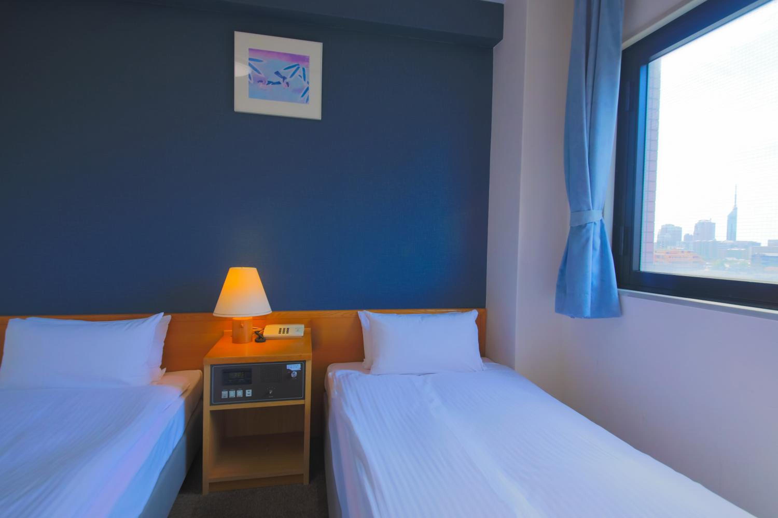 Twin Room - Non-Smoking - Photo 2