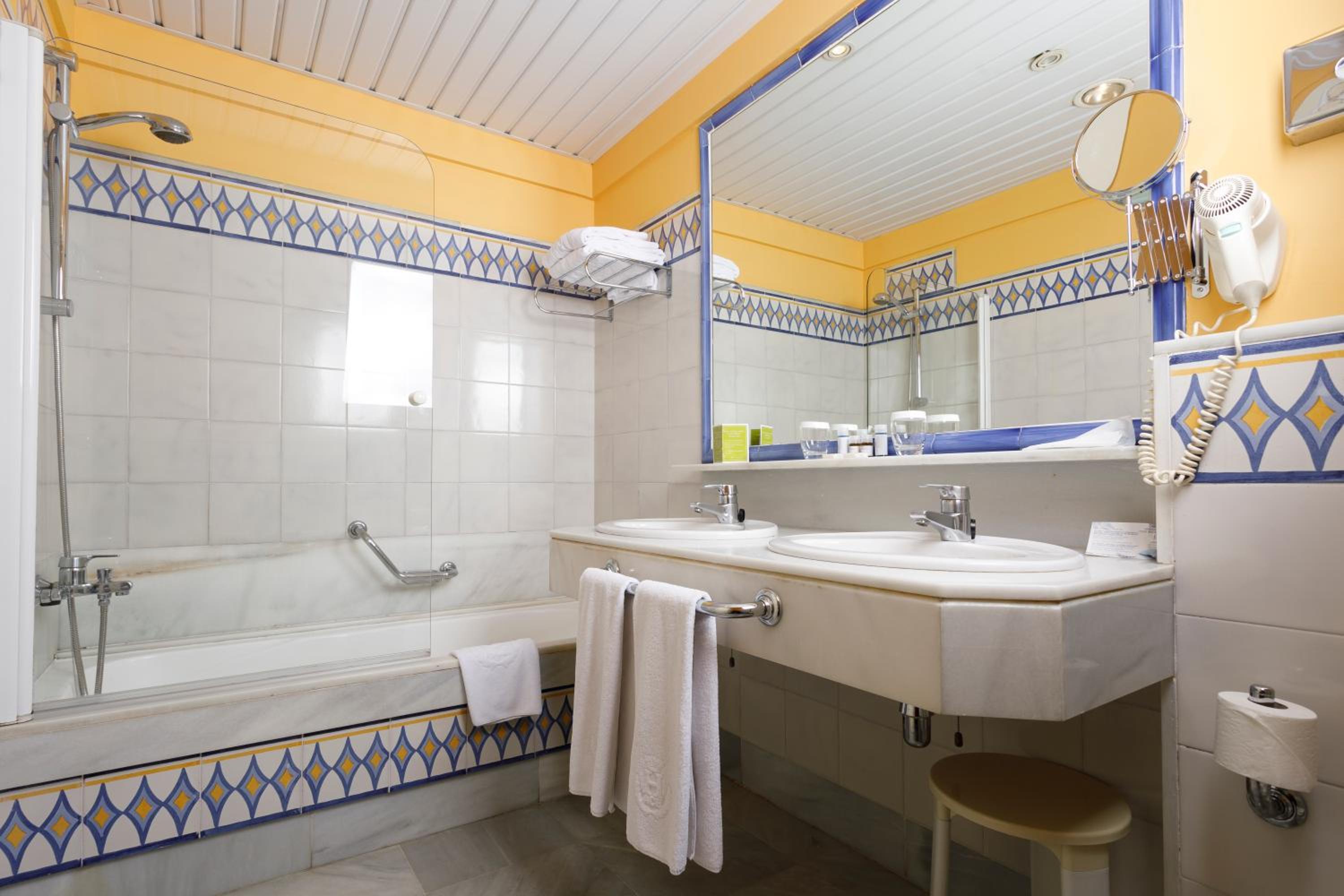 Standard Triple Room - Photo 3