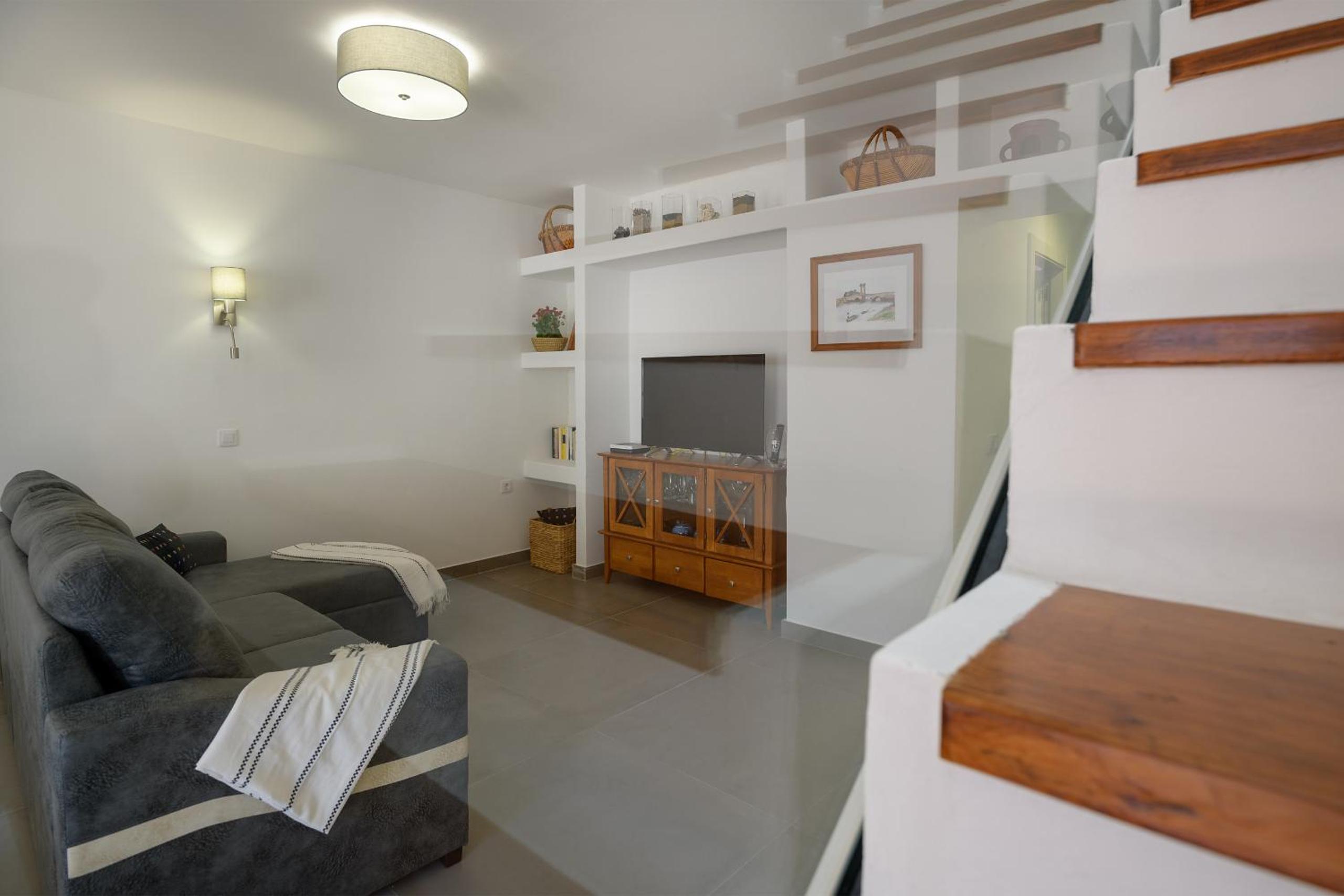 Three-Bedroom House photo 3