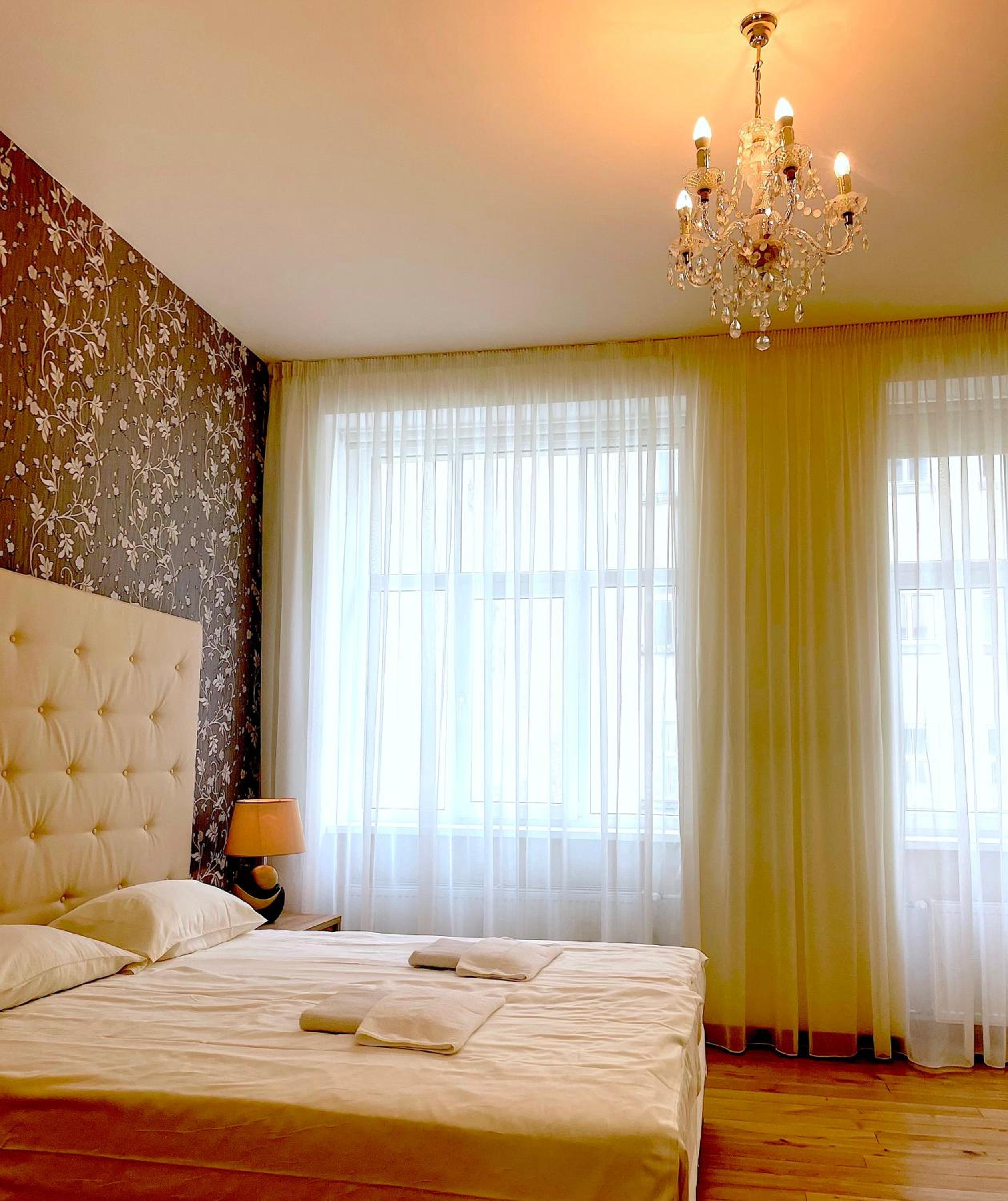 Large One bedroom Apartment with Work room photo 2