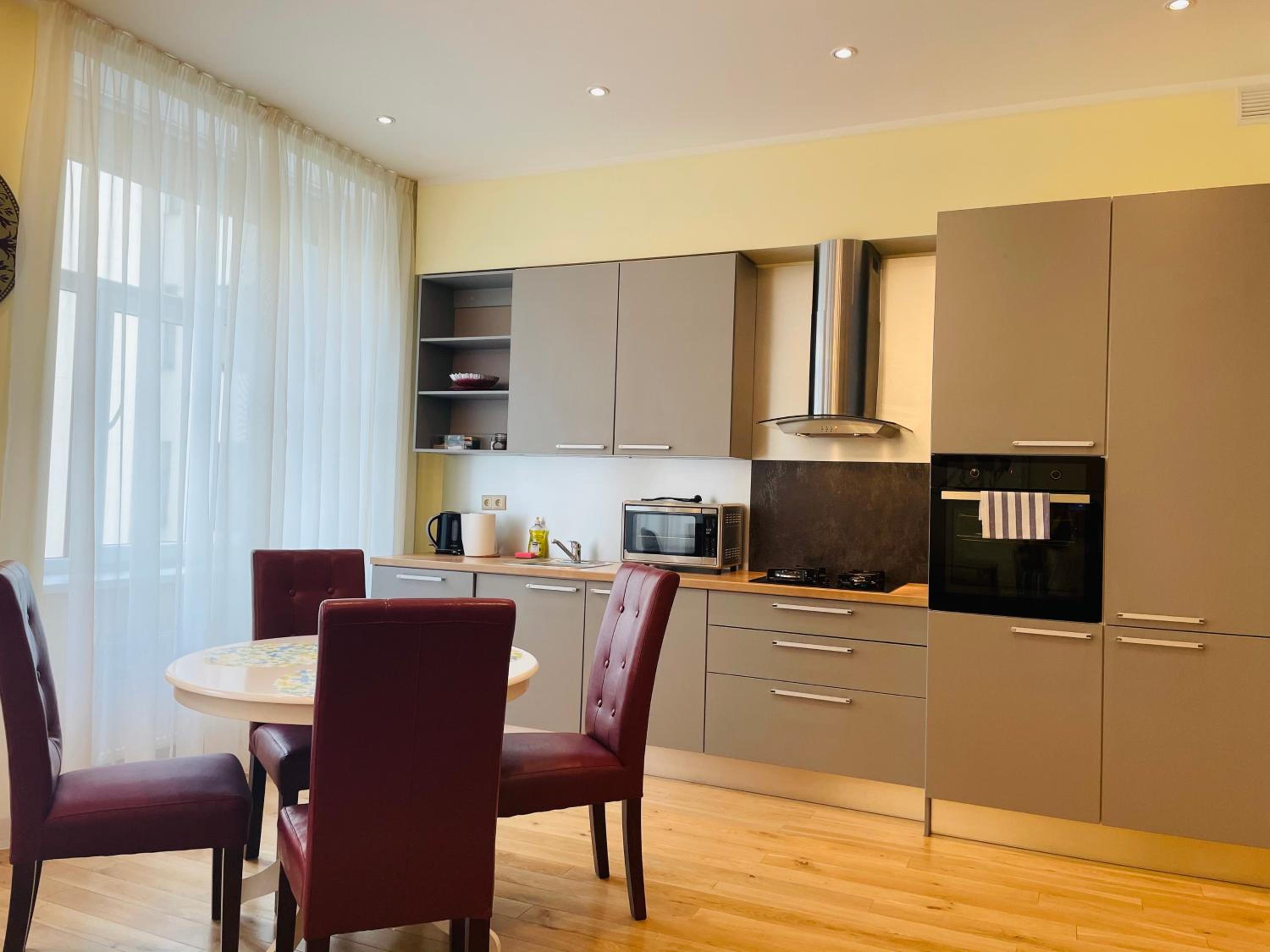 Large One bedroom Apartment with Work room