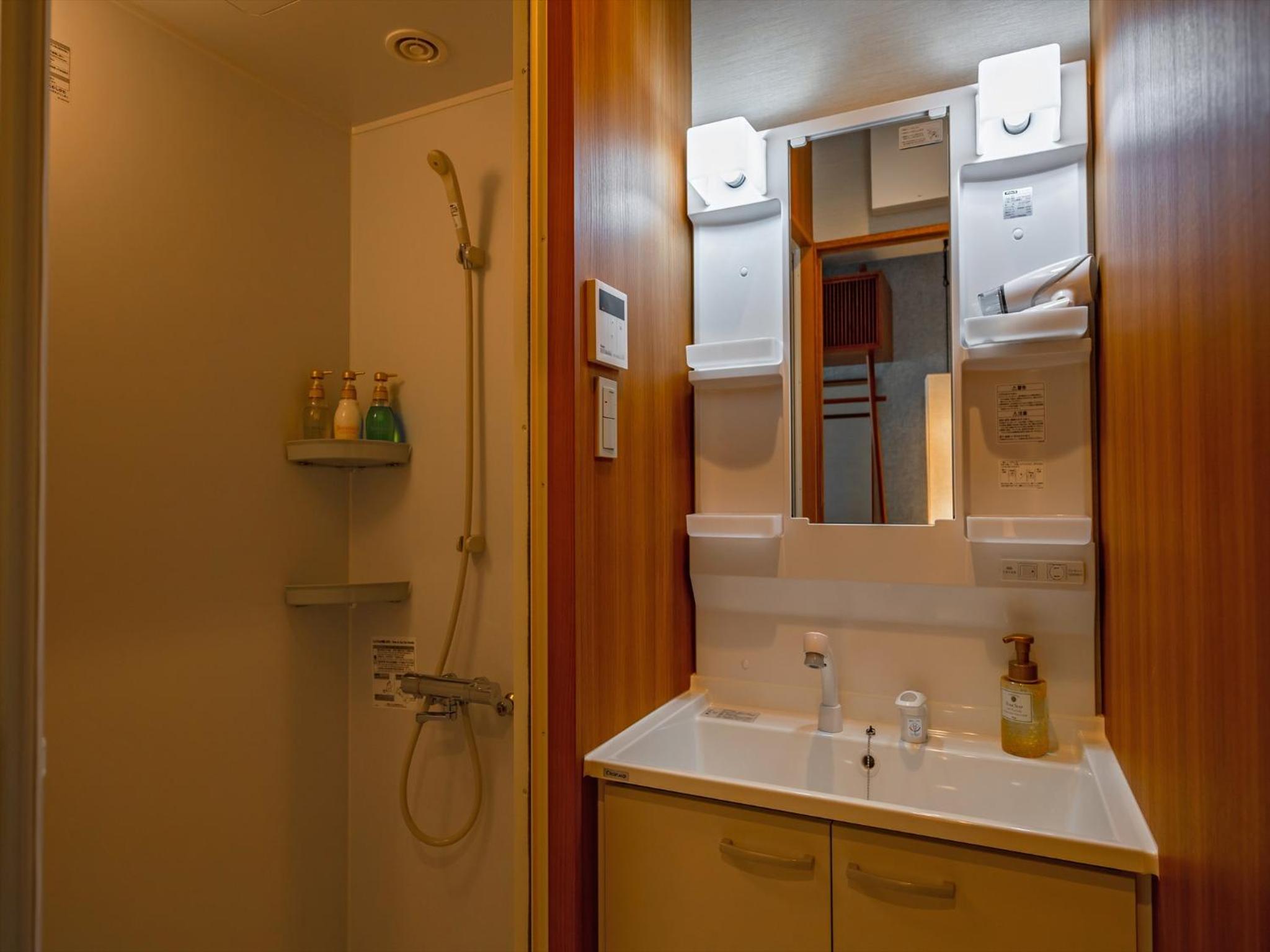 Universal Twin Room (2F) - Photo 10