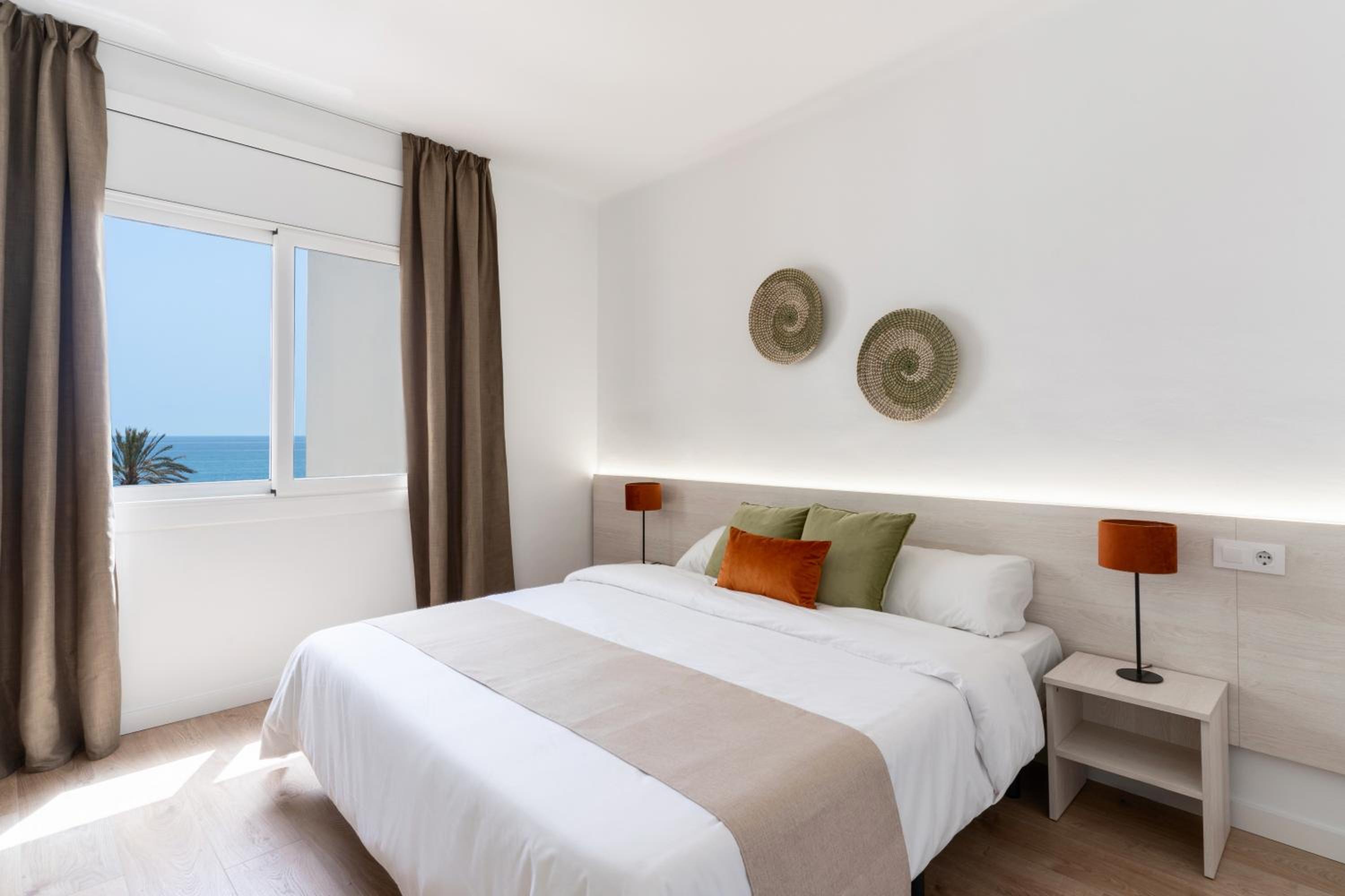 One-Bedroom Apartment with Sea View - Photo 1
