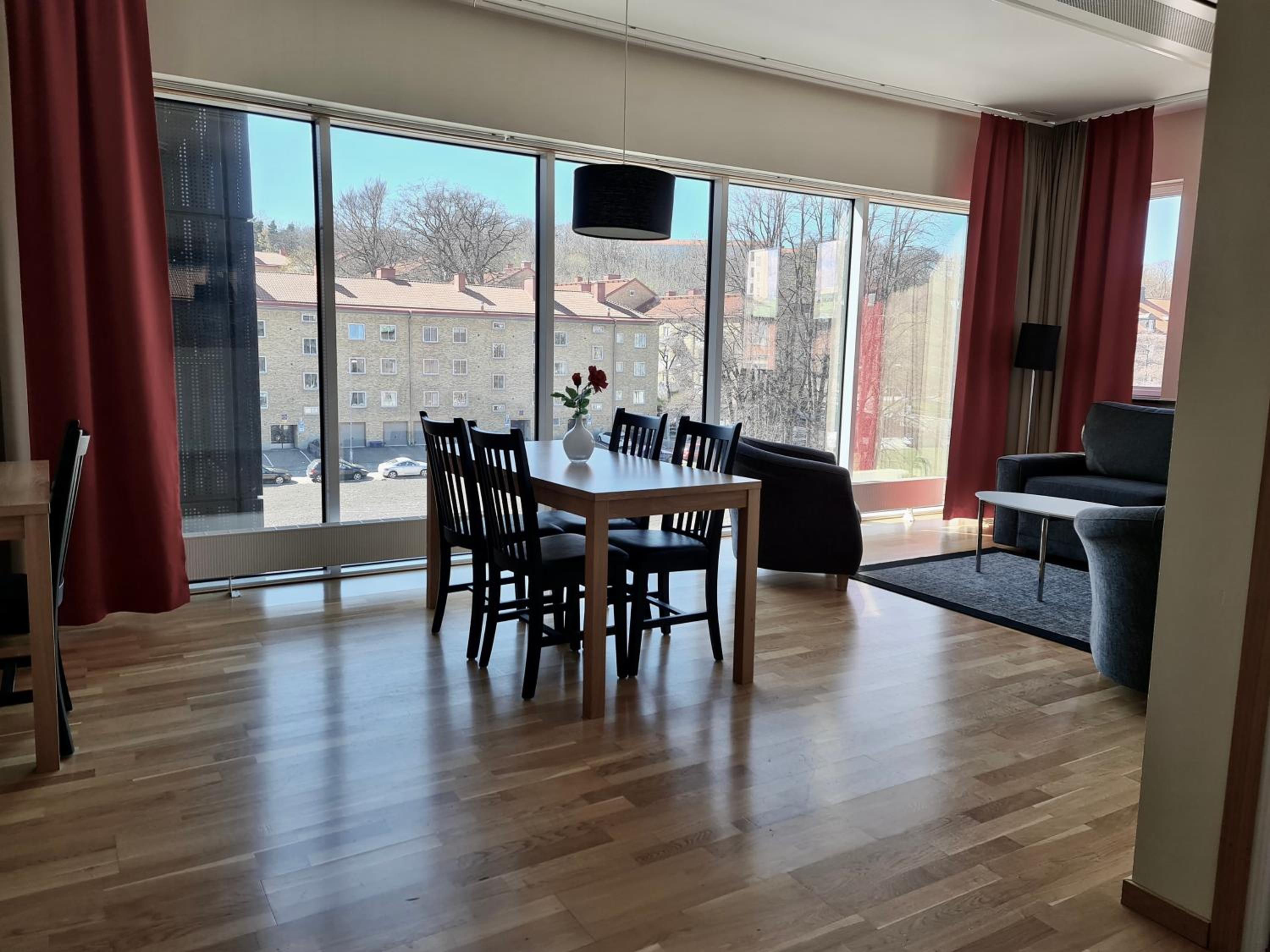 Suite - Photo 4