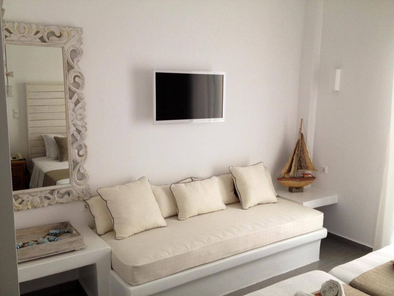 Triple Deluxe Room - Photo 1