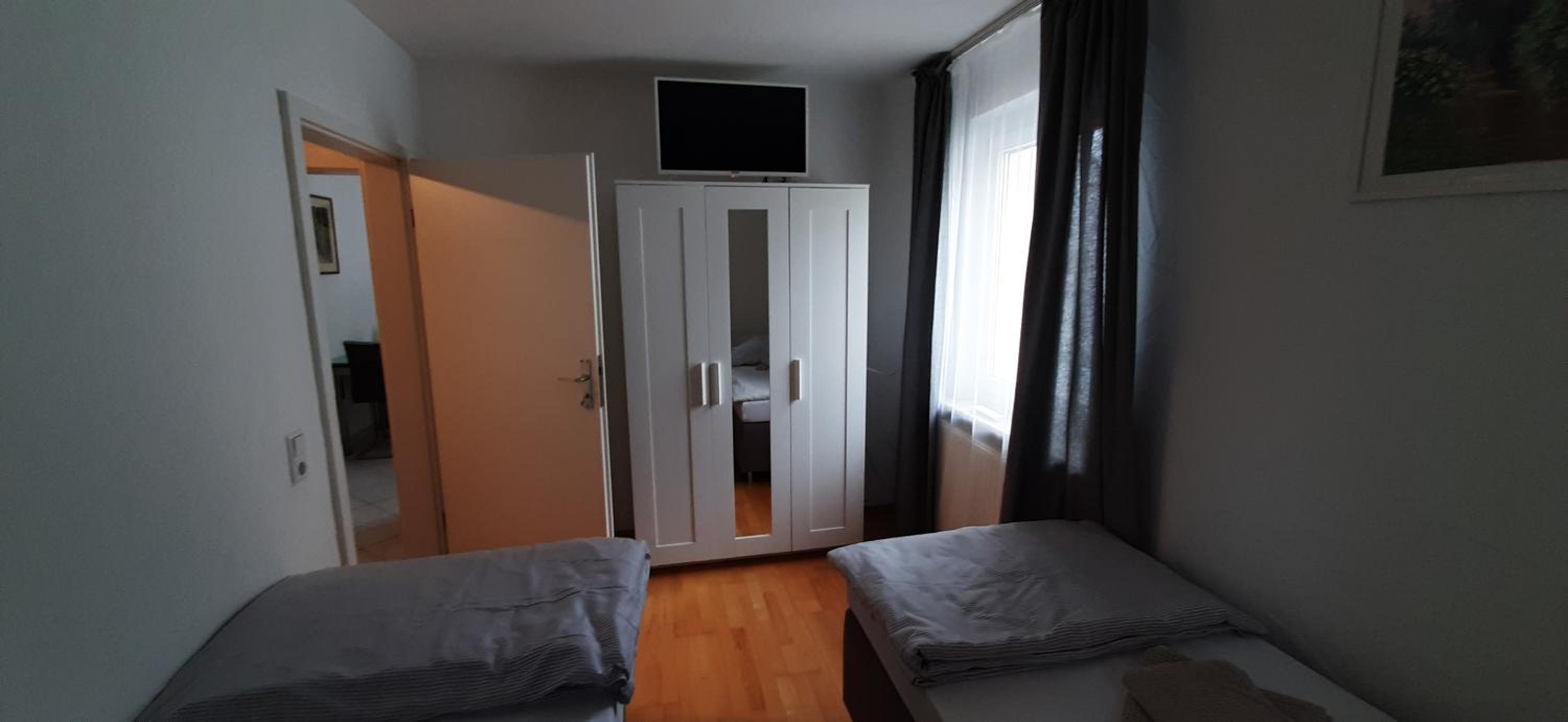 Two-Bedroom Deluxe Apartment - Photo 4