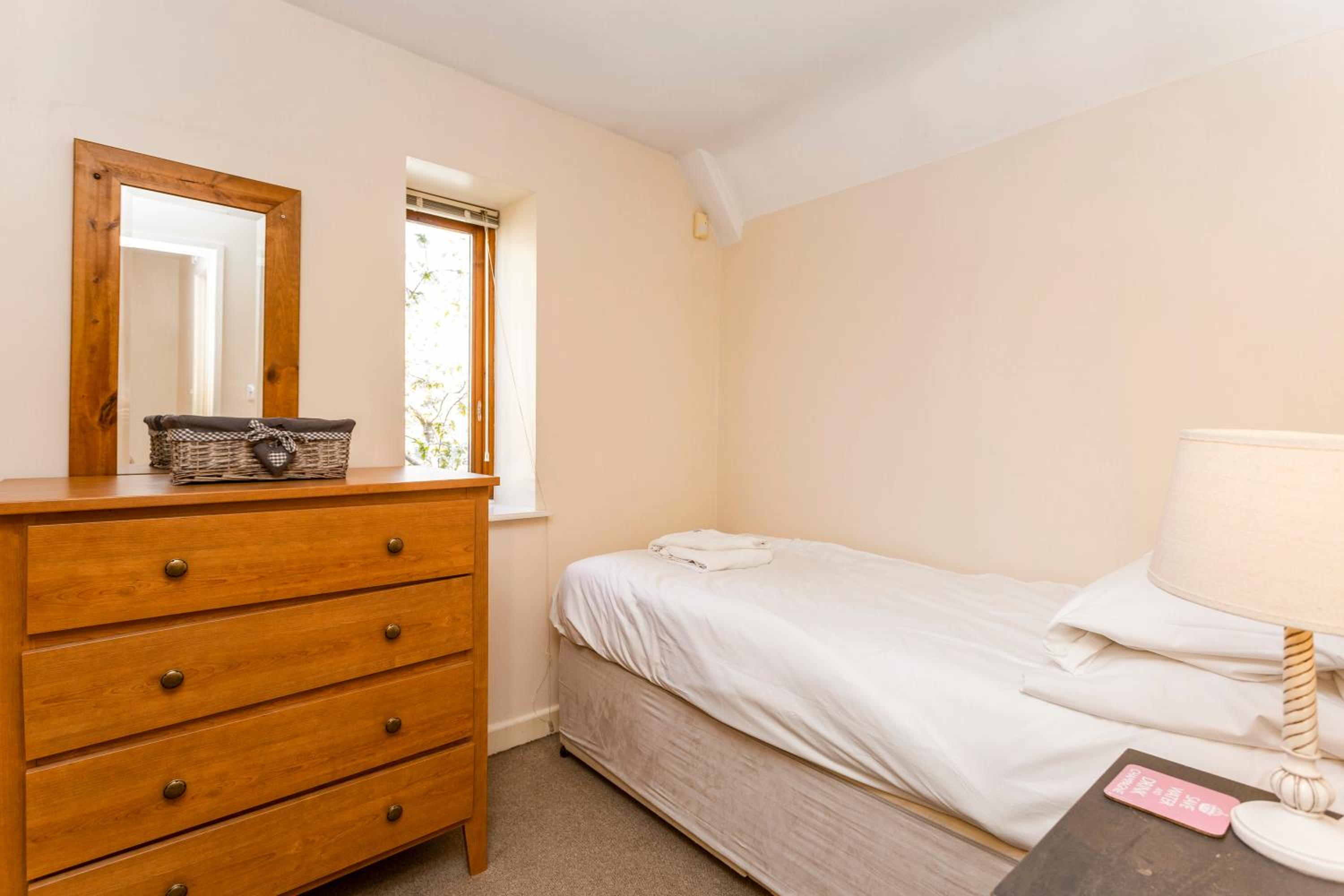 Two-Bedroom Cottage - West Barn  photo 2