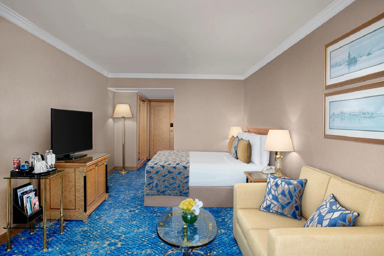 Classic King Room with City View photo 2