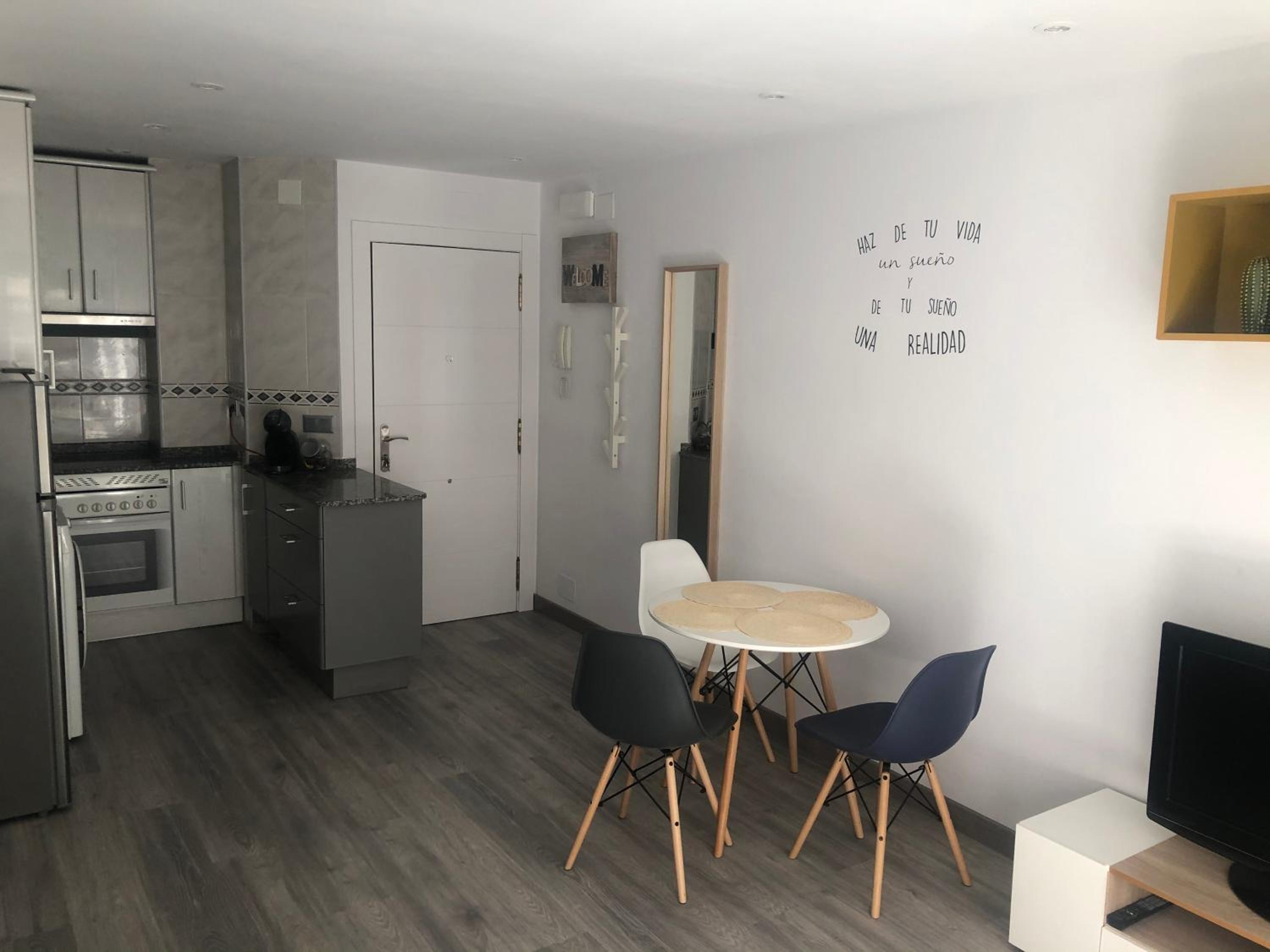 One-Bedroom Apartment - Photo 6