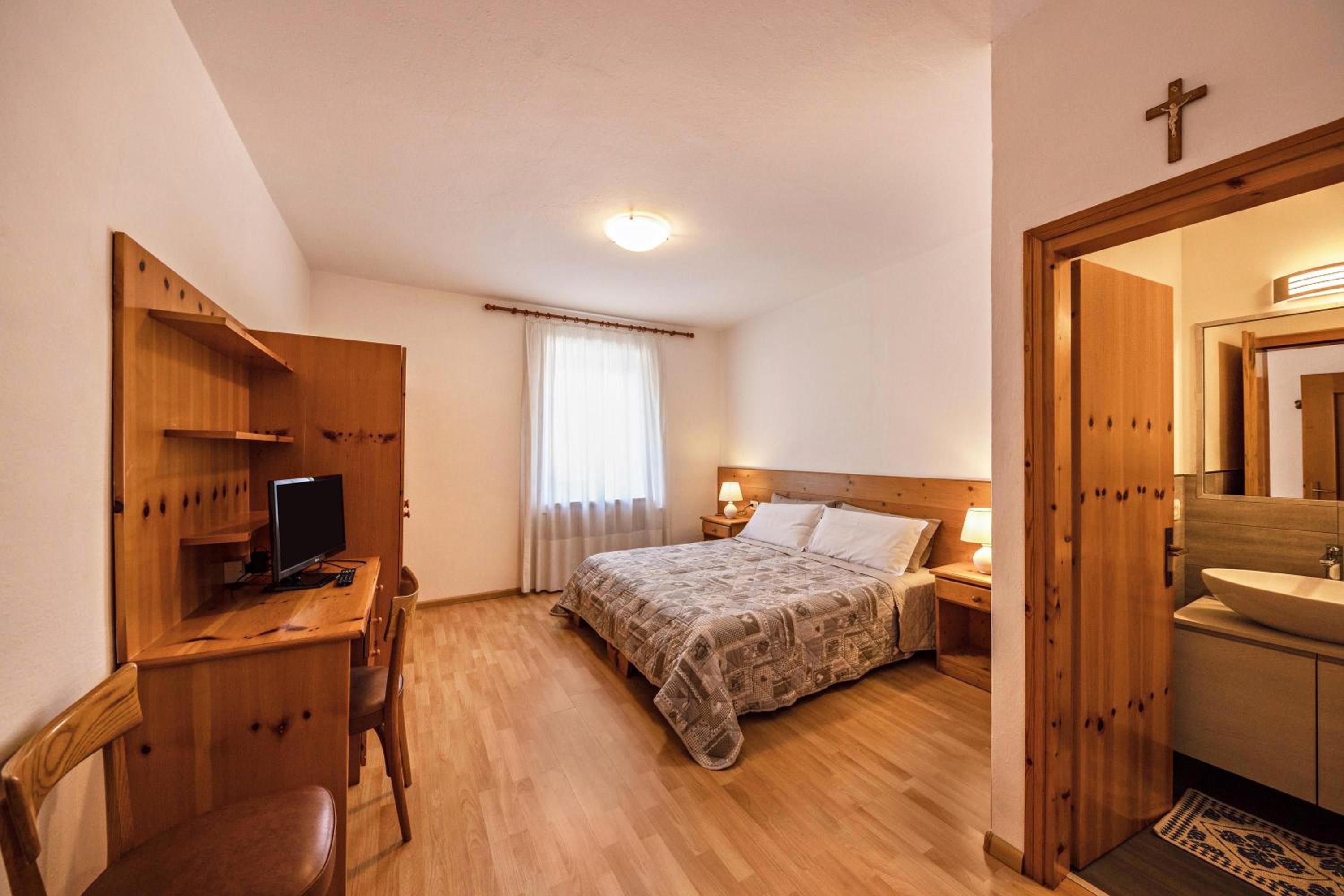 Two-Bedroom Deluxe Apartment with Garden View photo 1