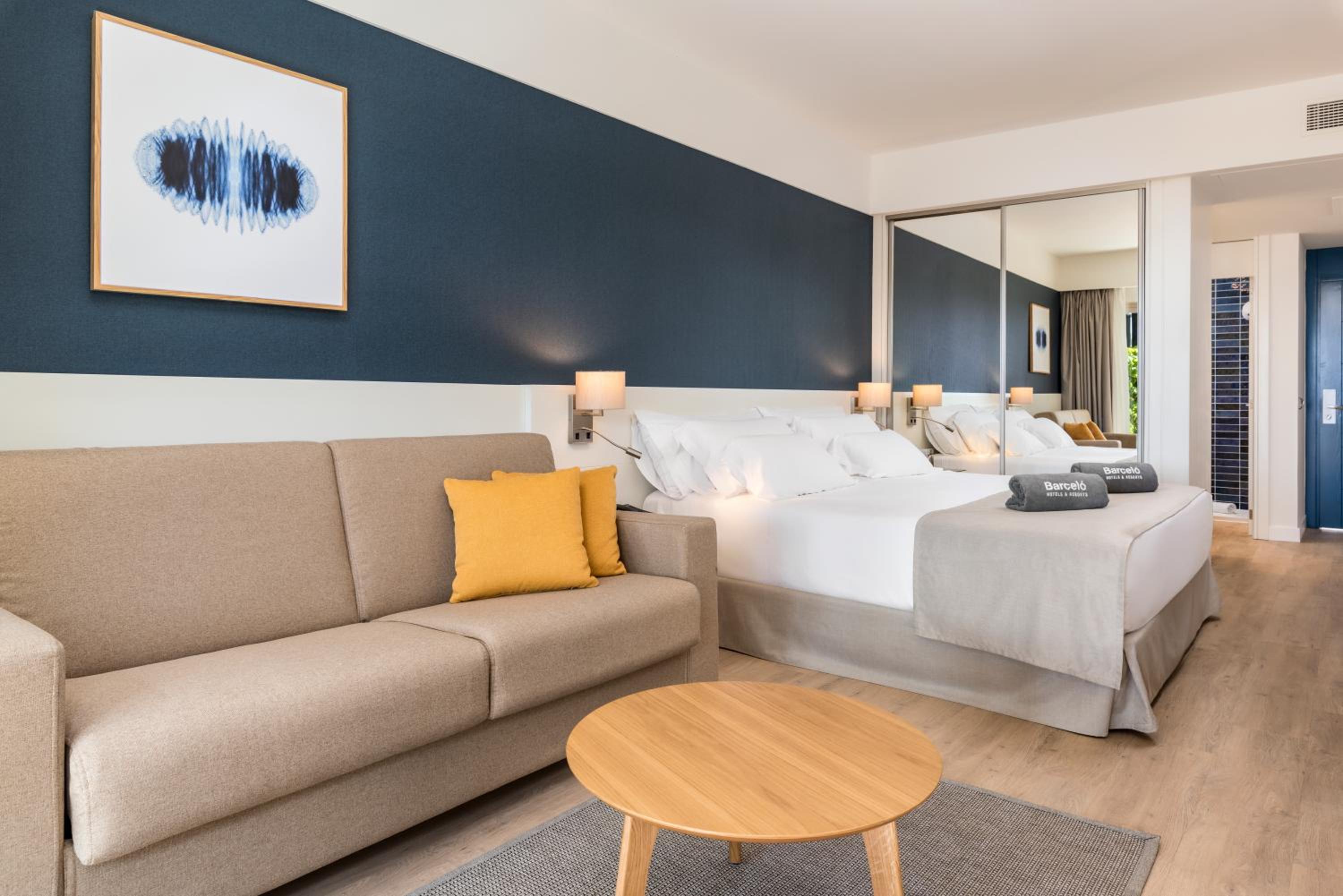Deluxe Room - Photo 2