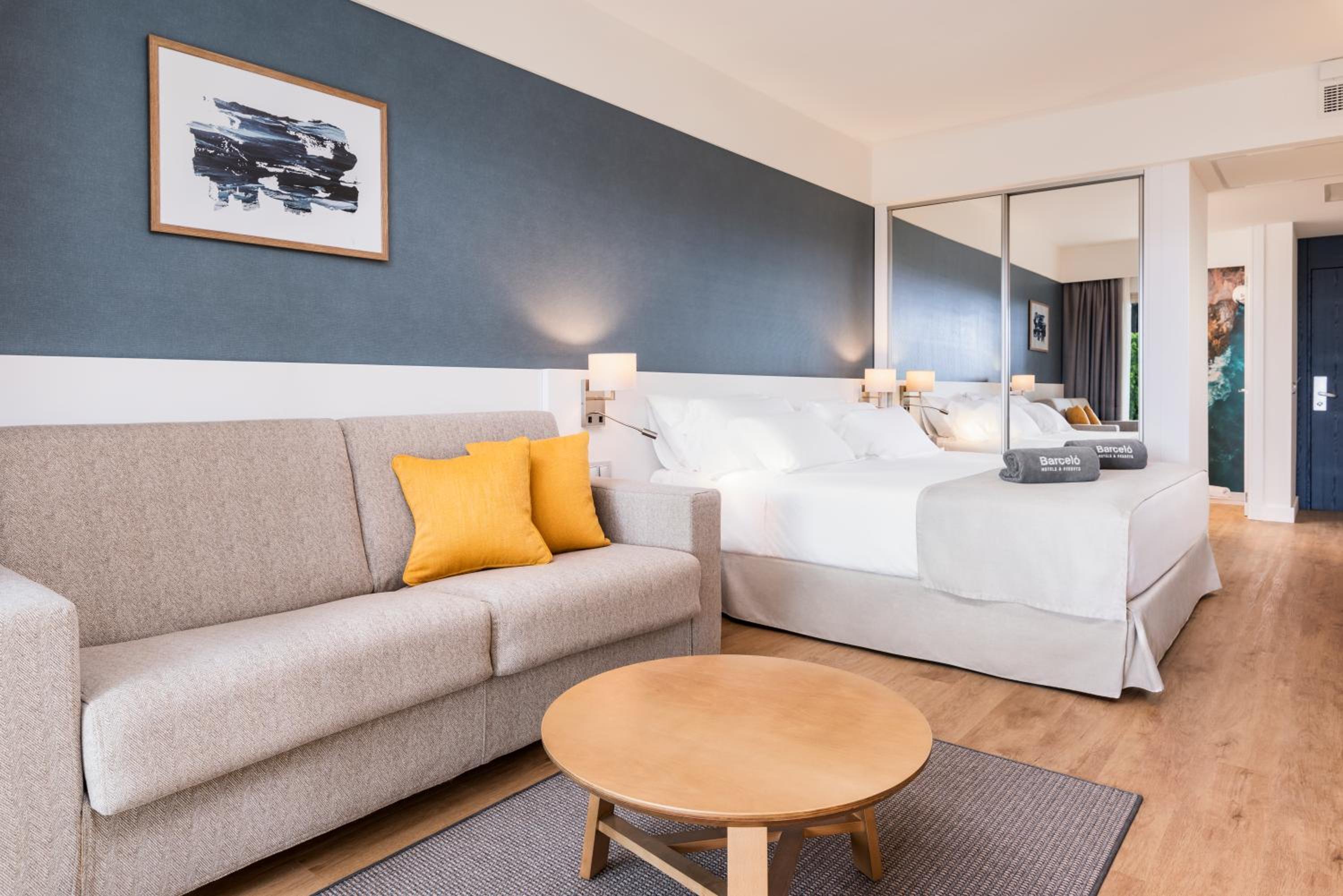 Habitación Deluxe con Vista al Mar (2 Adultos + 1 Niño)
