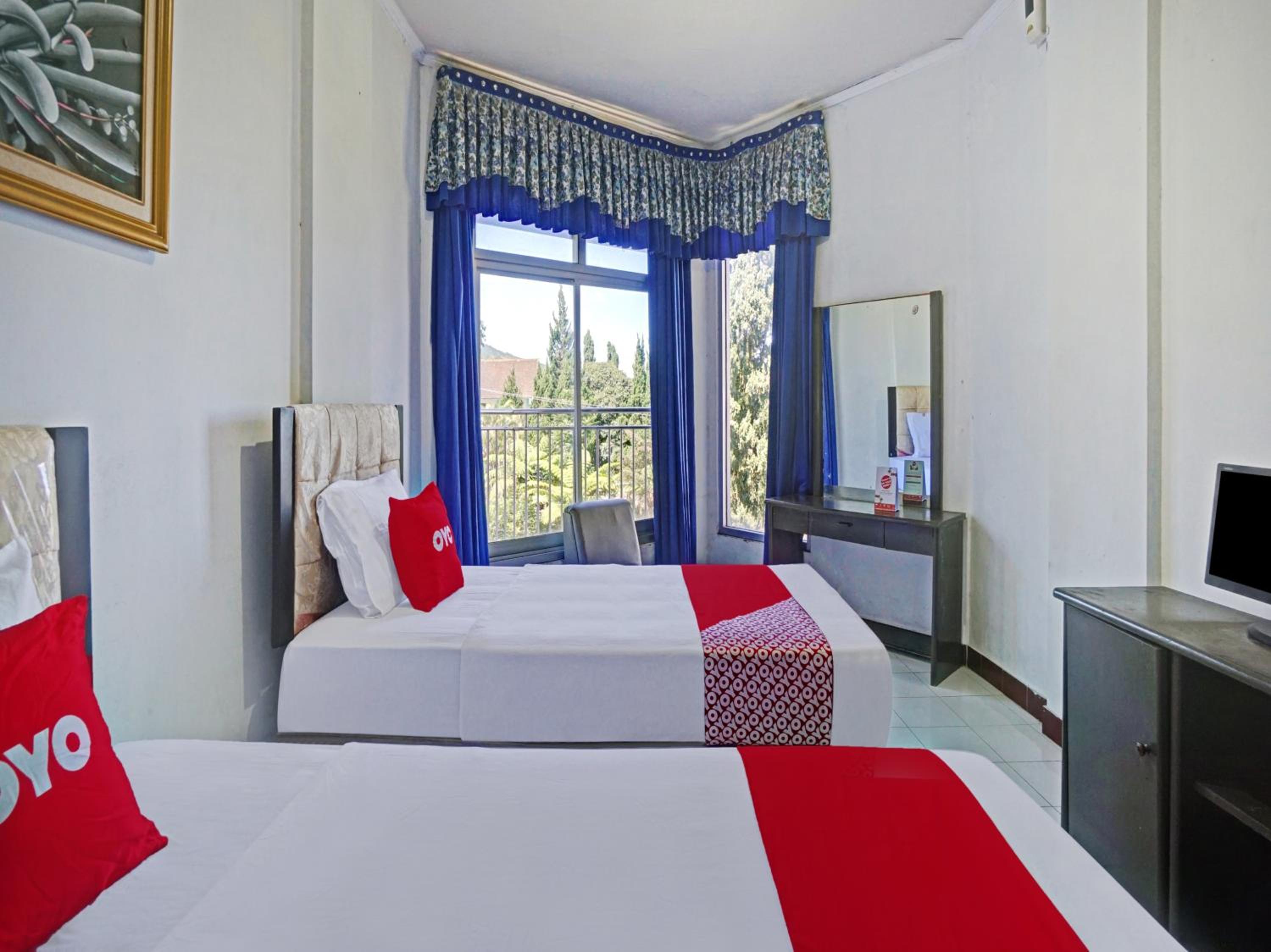 Standard Twin Room - Photo 4