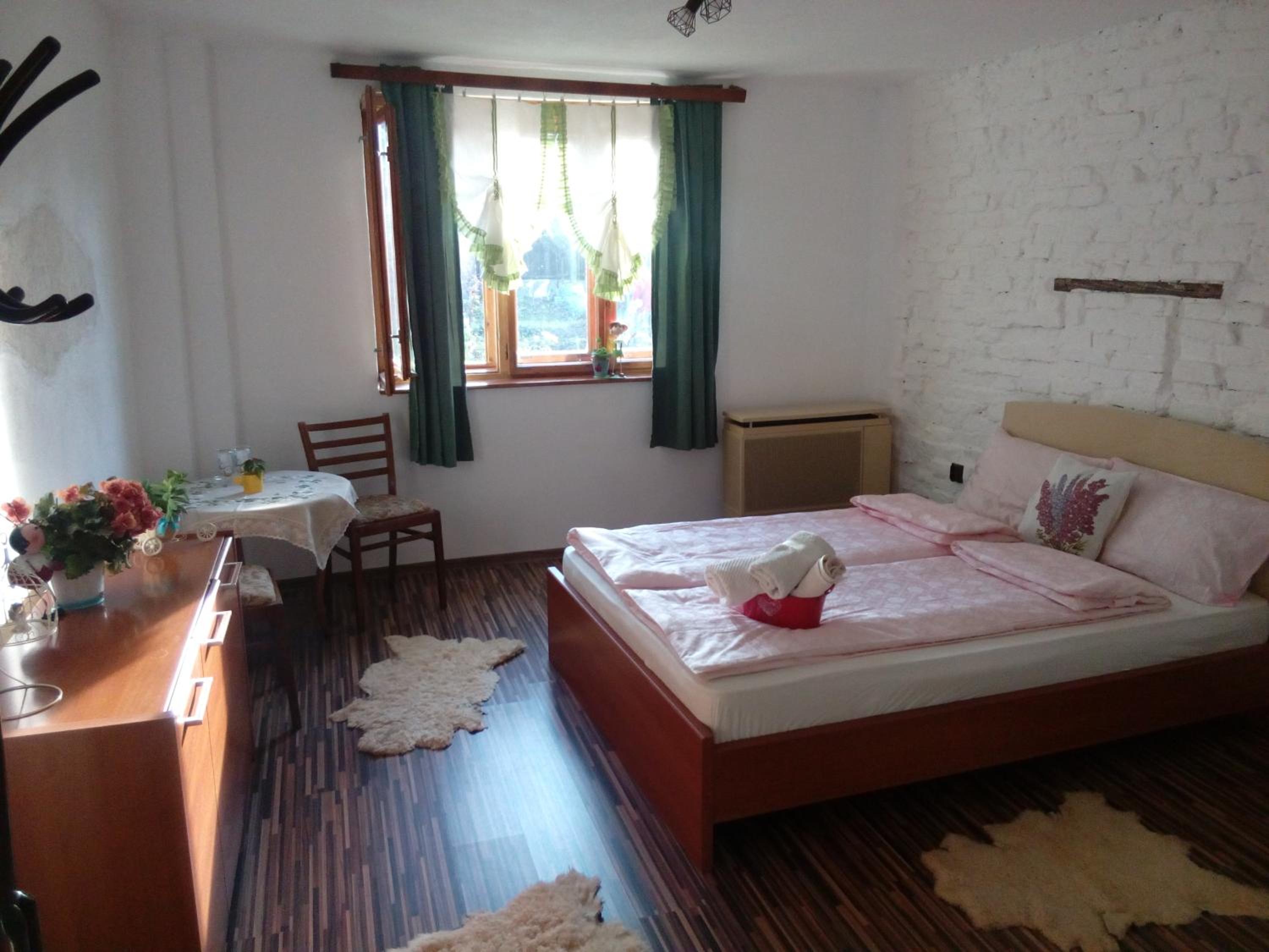 Queen Room with Garden View - Photo 3